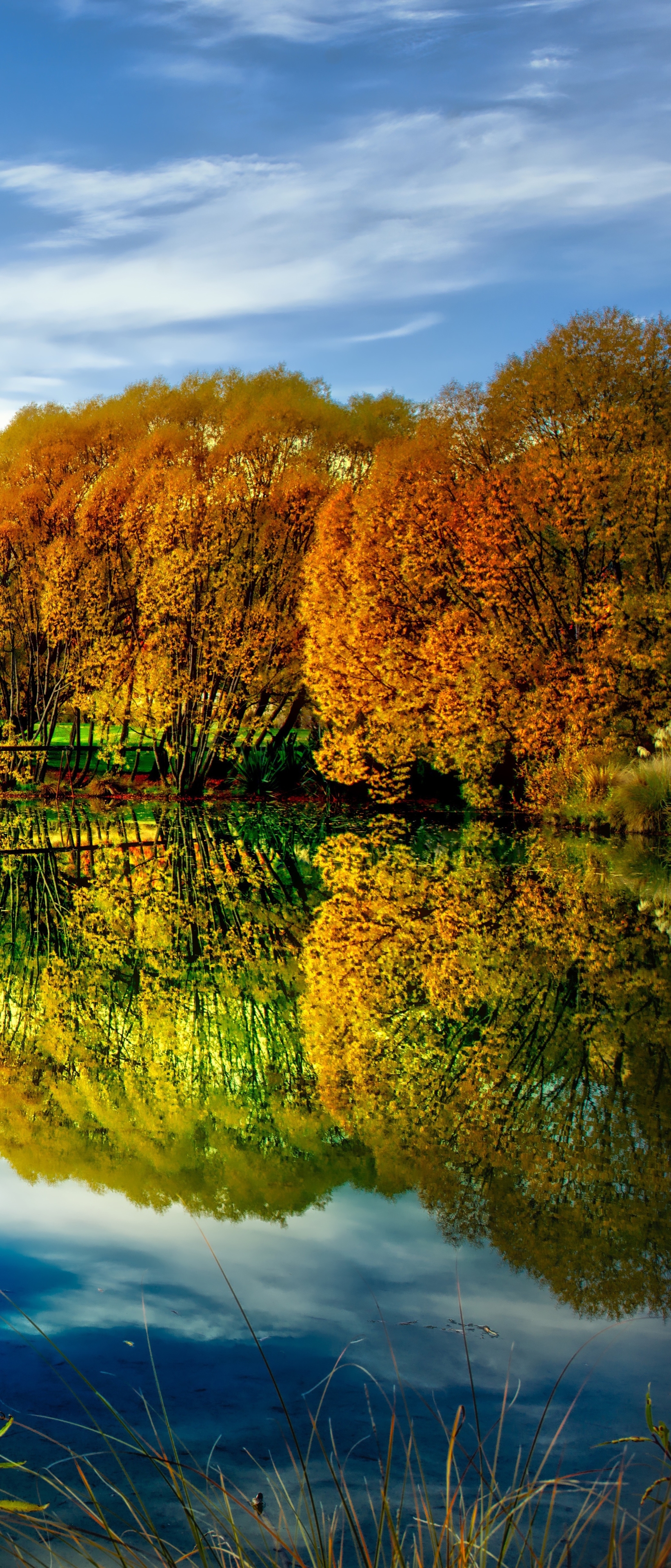 Handy-Wallpaper Herbst, See, Erde/natur, Spiegelung kostenlos herunterladen.