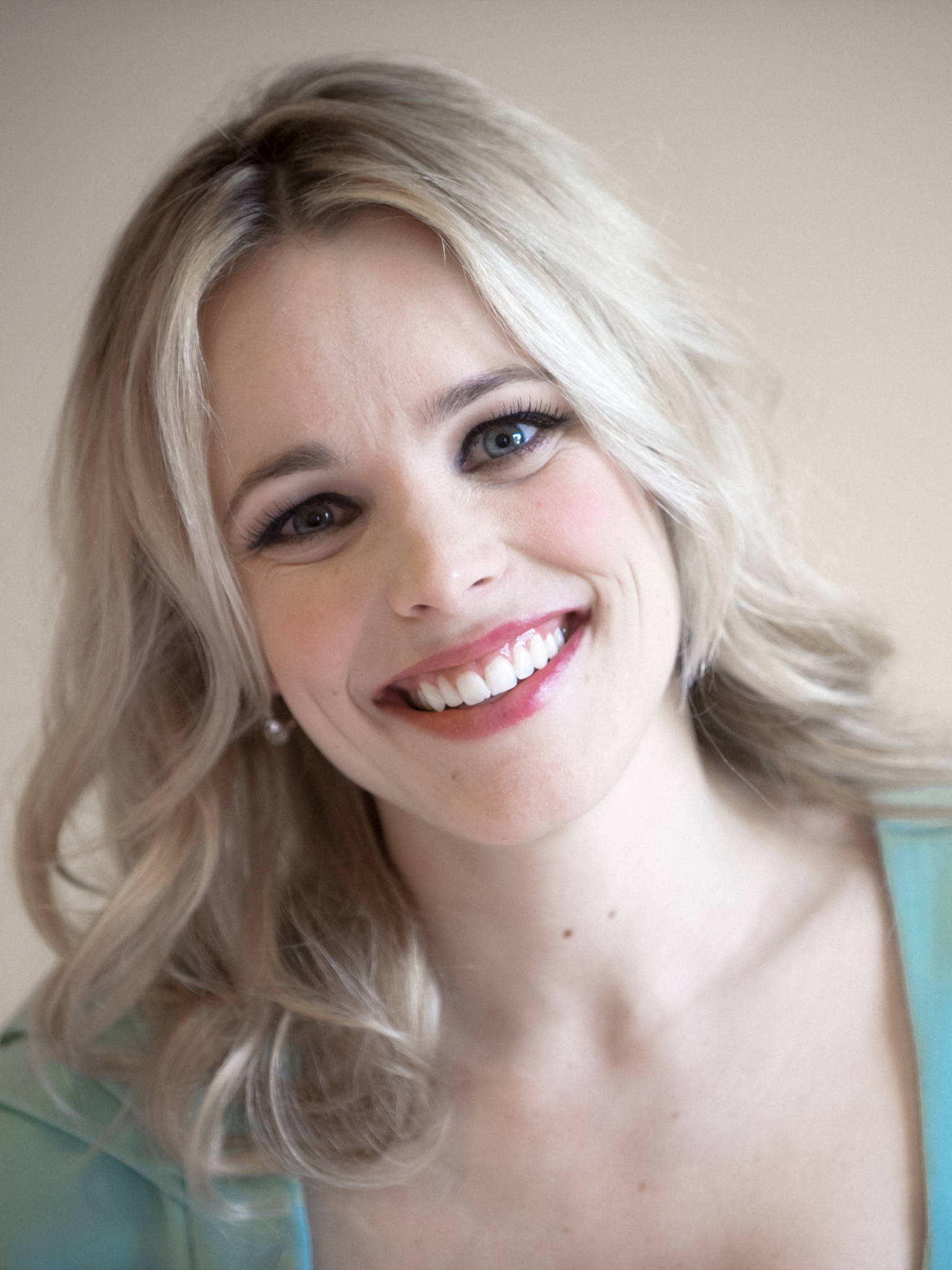 Download mobile wallpaper Smile, Blonde, Face, Celebrity, Actress, Rachel Mcadams for free.