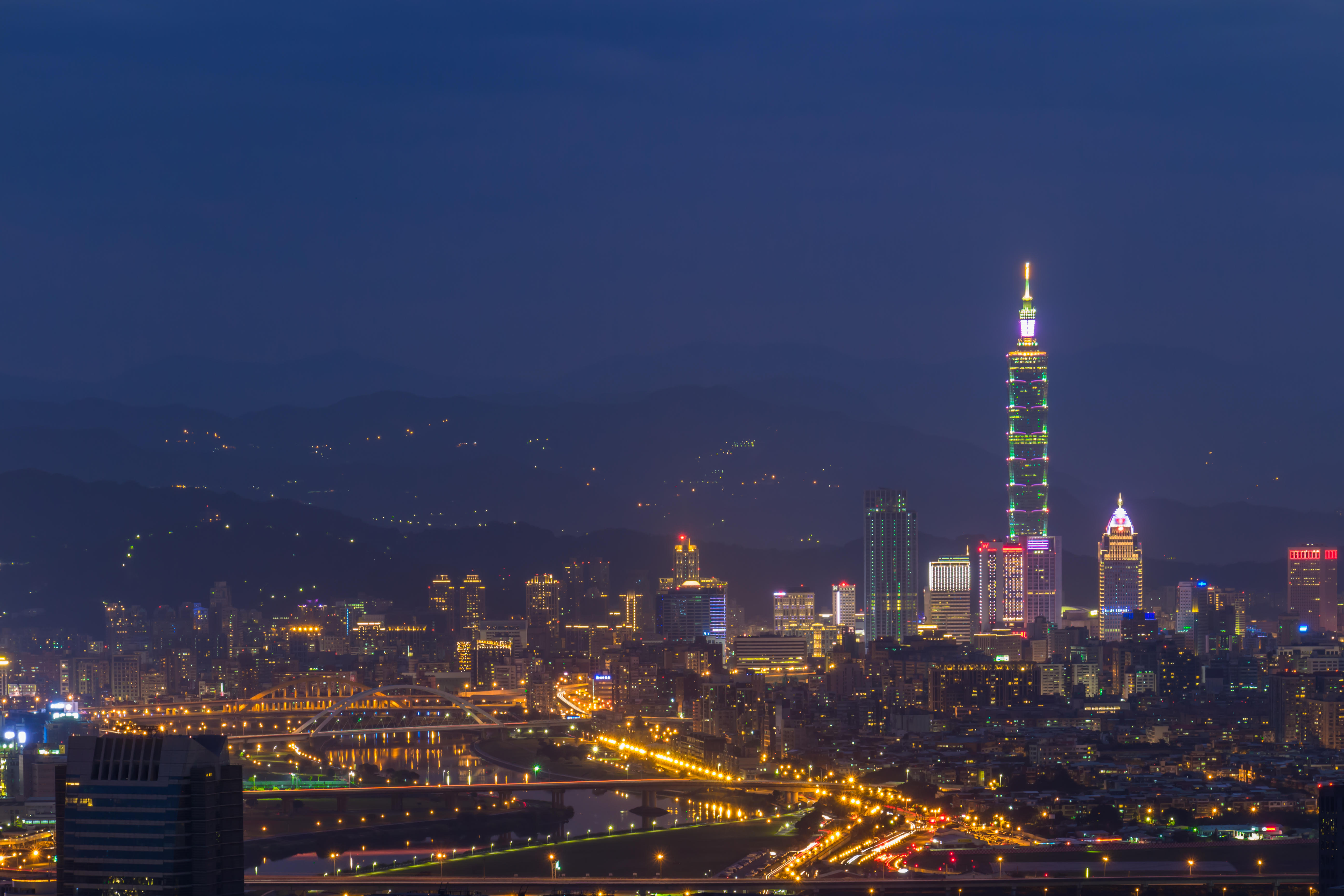 353946 télécharger l'image construction humaine, taipei, ville, montagne, nuit, taipei 101, taïwan, villes - fonds d'écran et économiseurs d'écran gratuits