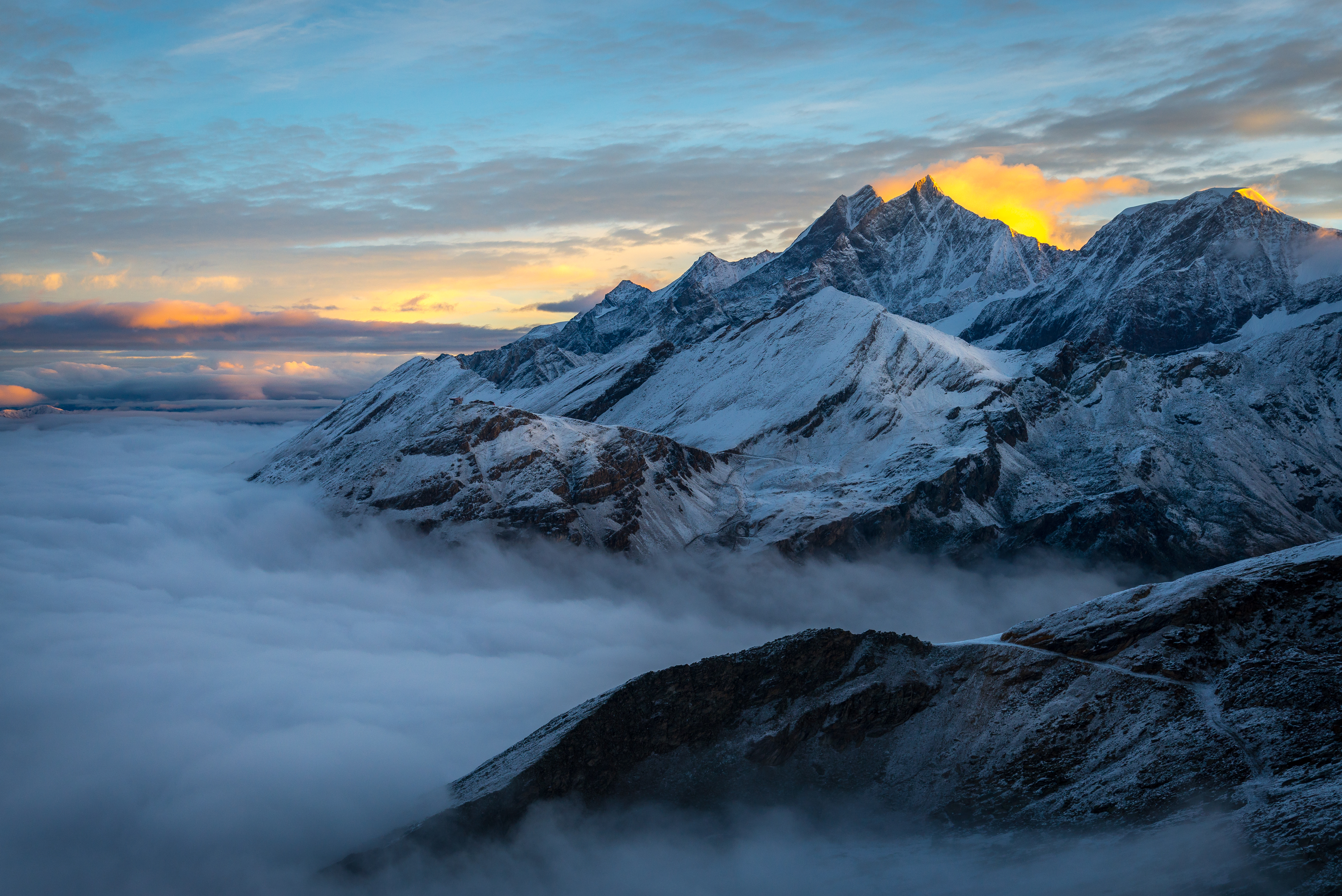 1523194壁紙のダウンロードスイス, 風景, 地球, アルプス山, アルプス, 霧, 空, サミット, 山岳-スクリーンセーバーと写真を無料で