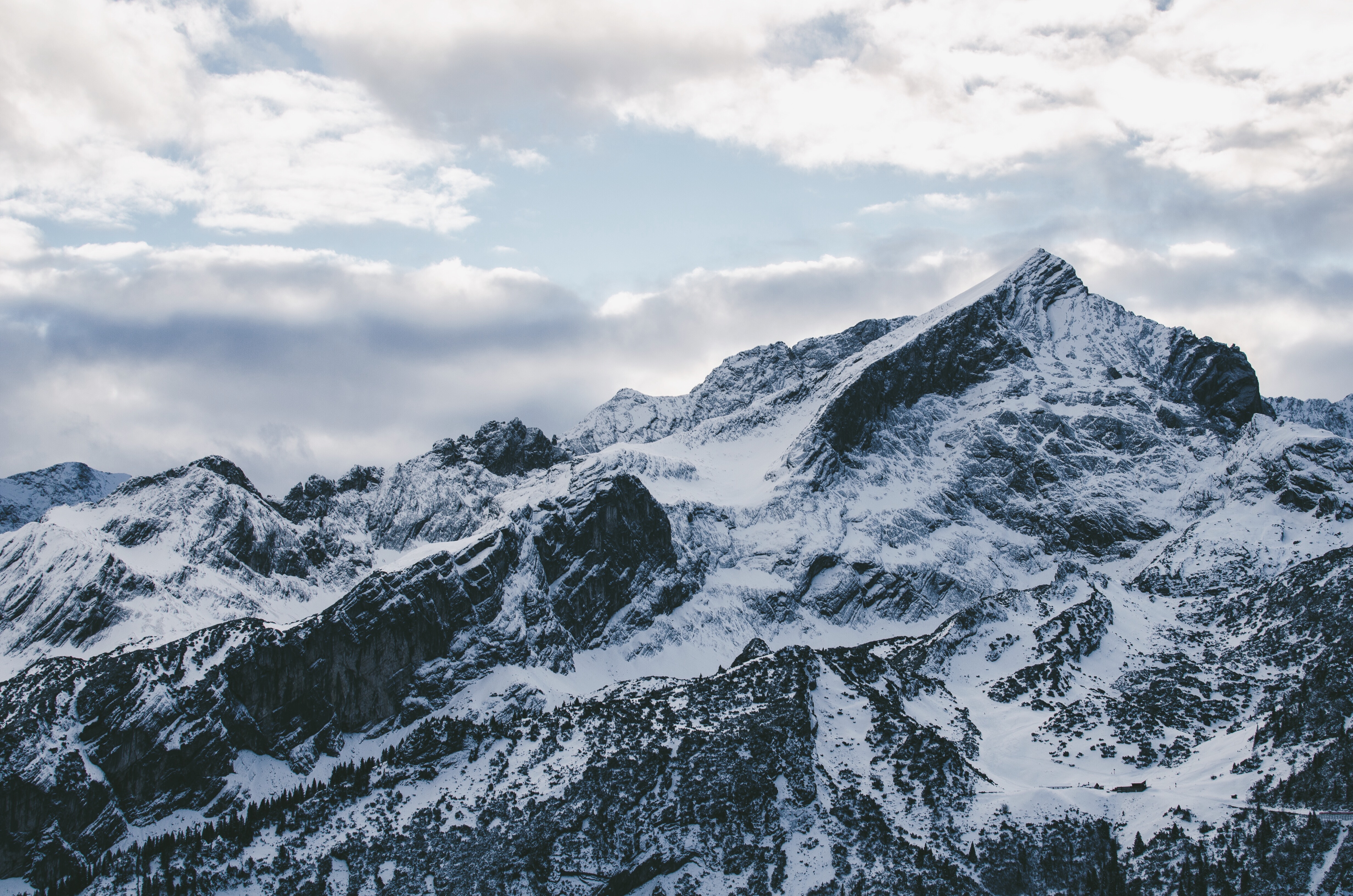155881 descargar imagen vértice, naturaleza, cielo, montañas, nubes, nieve, arriba, cubierto de nieve, nevado: fondos de pantalla y protectores de pantalla gratis