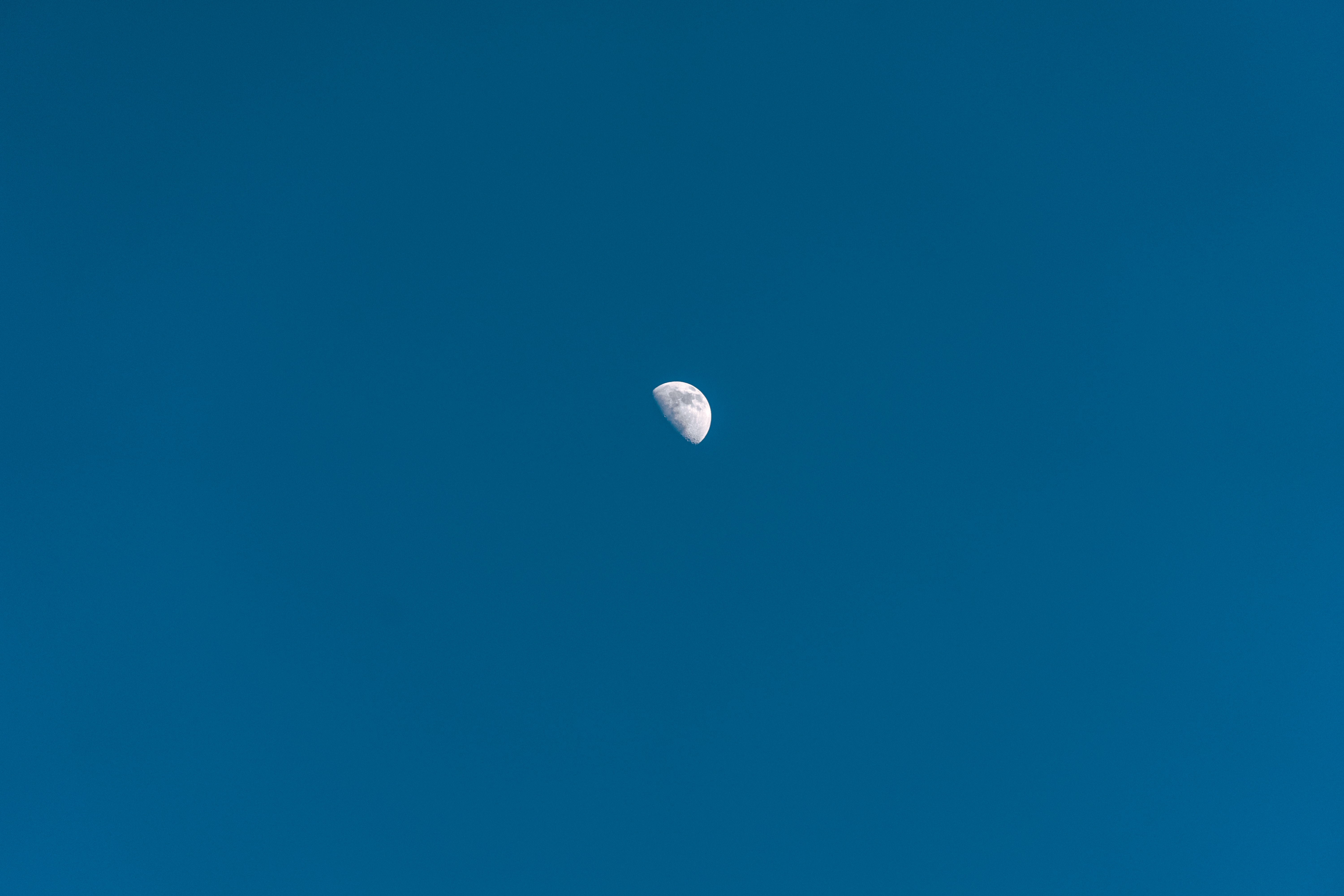 Скачать обои бесплатно Вечер, Небо, Шар, Луна, Минимализм картинка на рабочий стол ПК