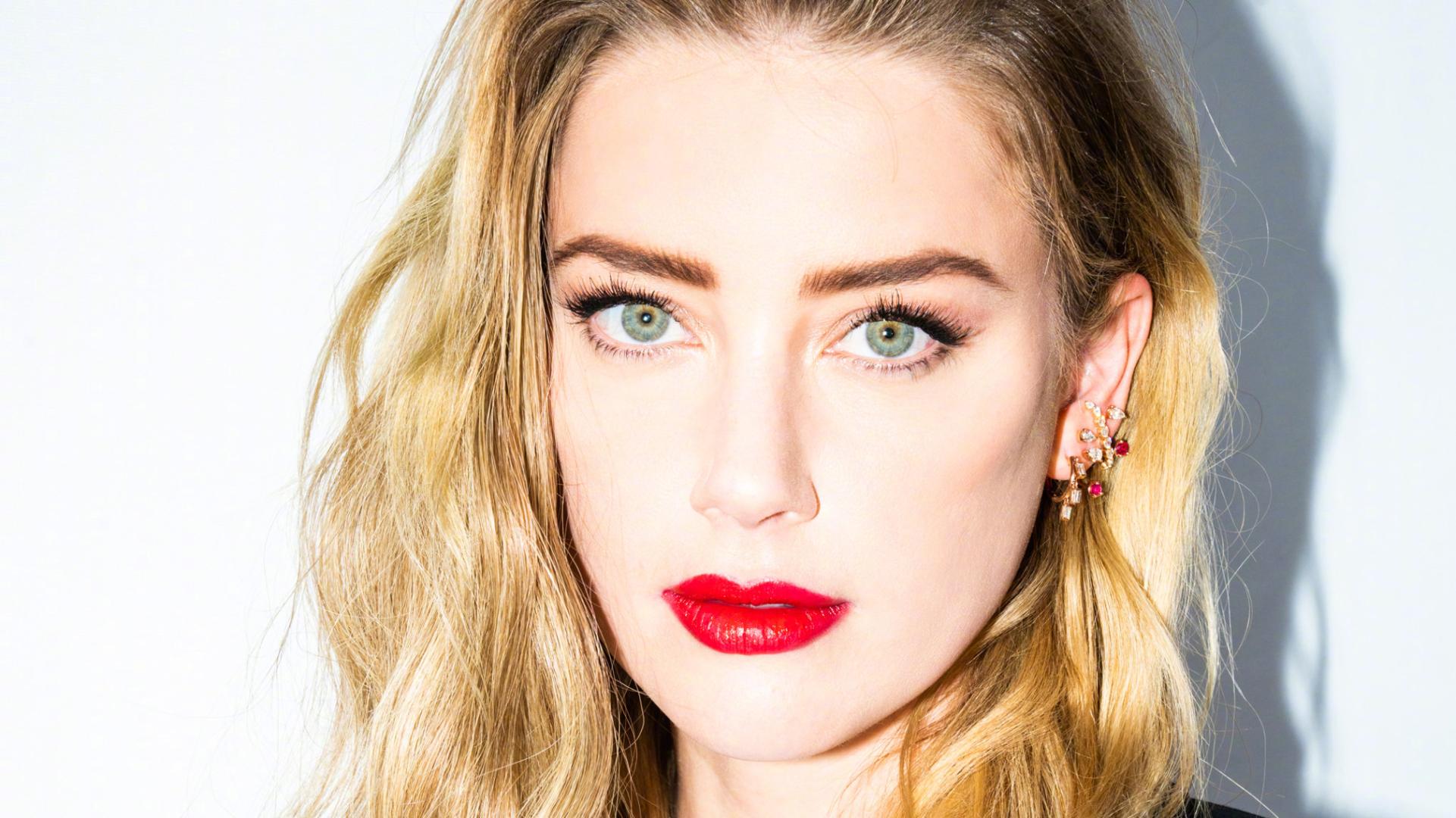 Download mobile wallpaper Blonde, Face, Blue Eyes, American, Celebrity, Actress, Lipstick, Stare, Amber Heard for free.