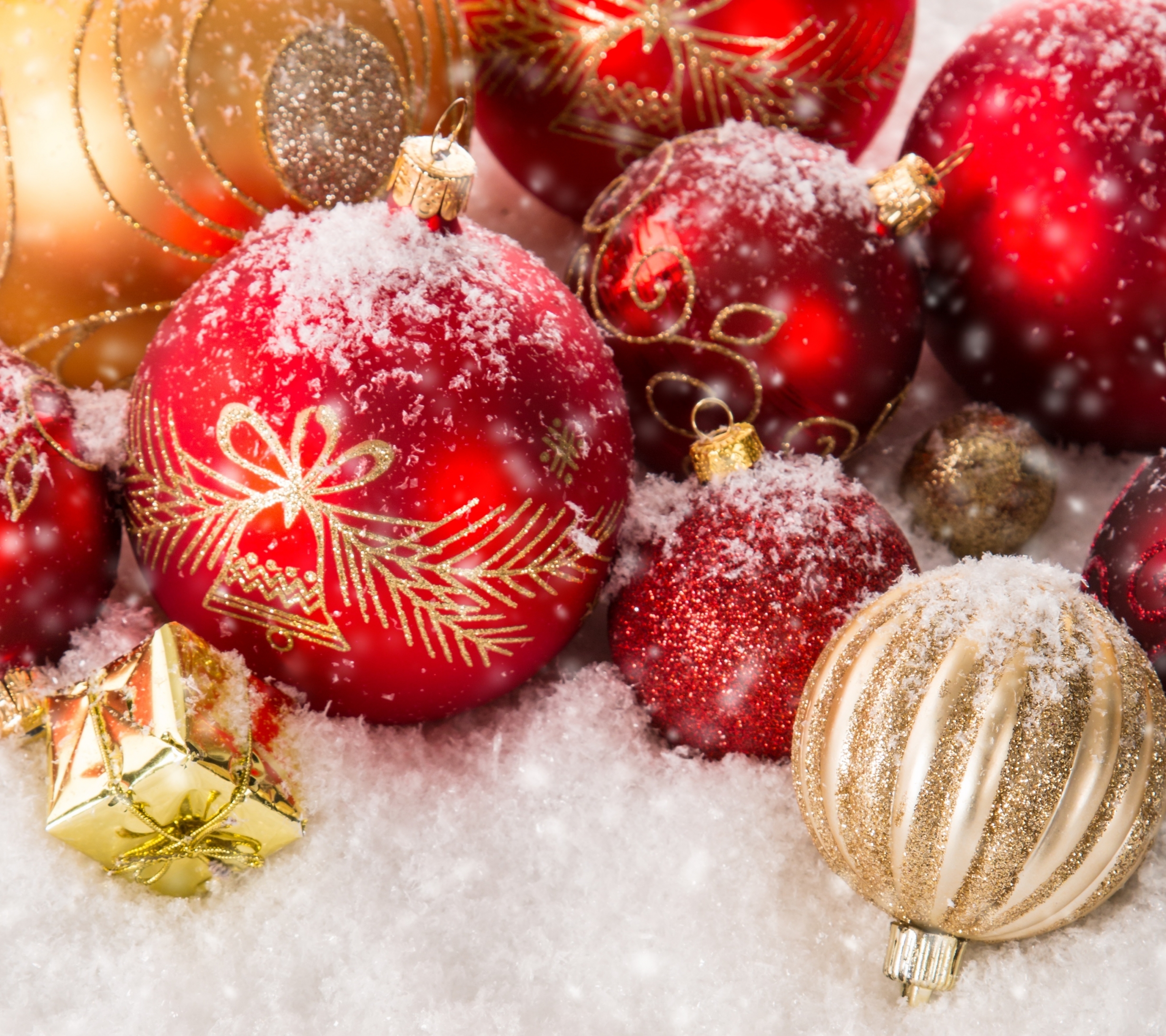 Download mobile wallpaper Snow, Christmas, Holiday, Decoration, Christmas Ornaments for free.