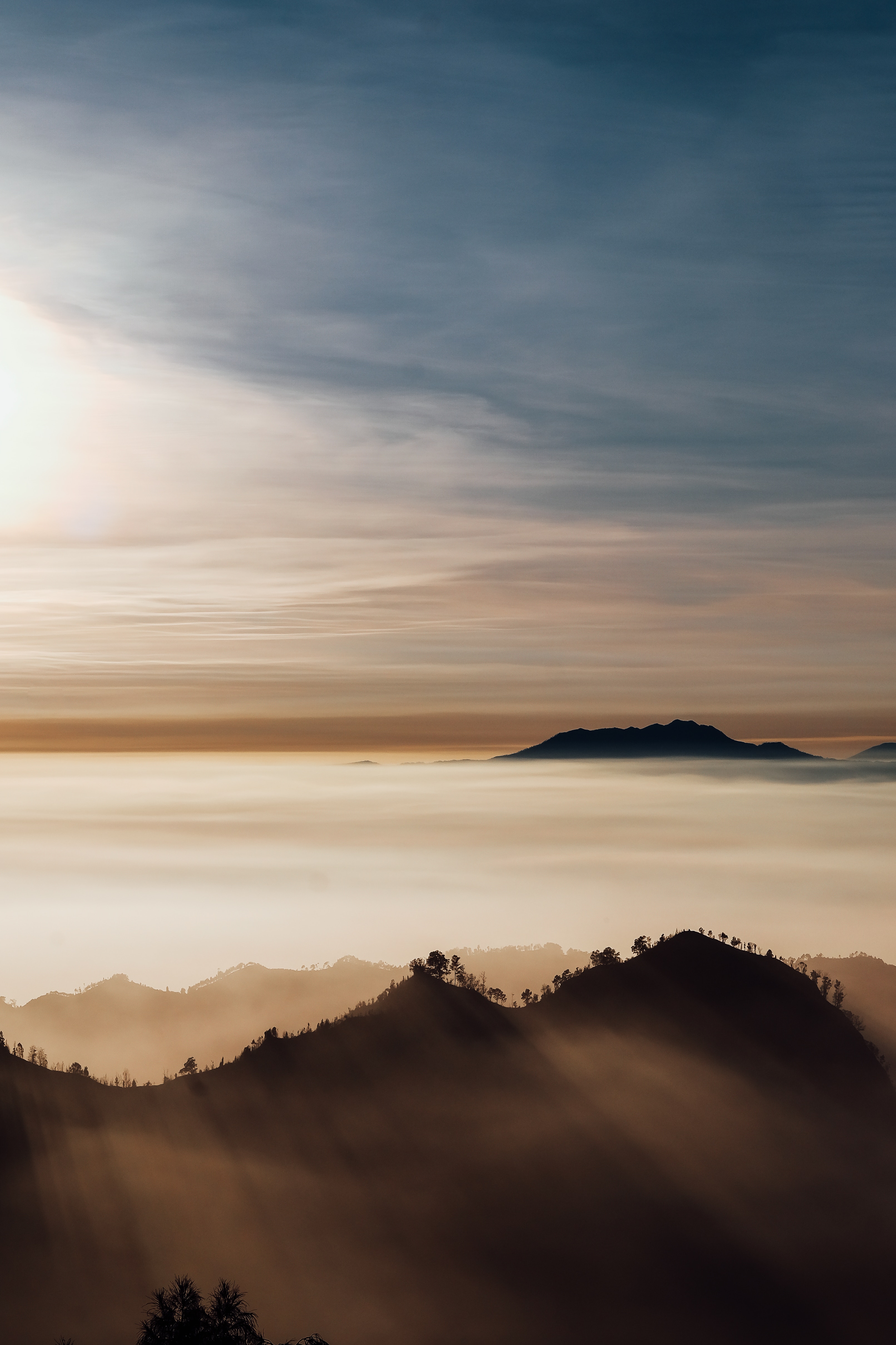 Laden Sie das Natur, Mountains, Nebel, Oberteile, Scheitelpunkt, Clouds, Indonesien-Bild kostenlos auf Ihren PC-Desktop herunter