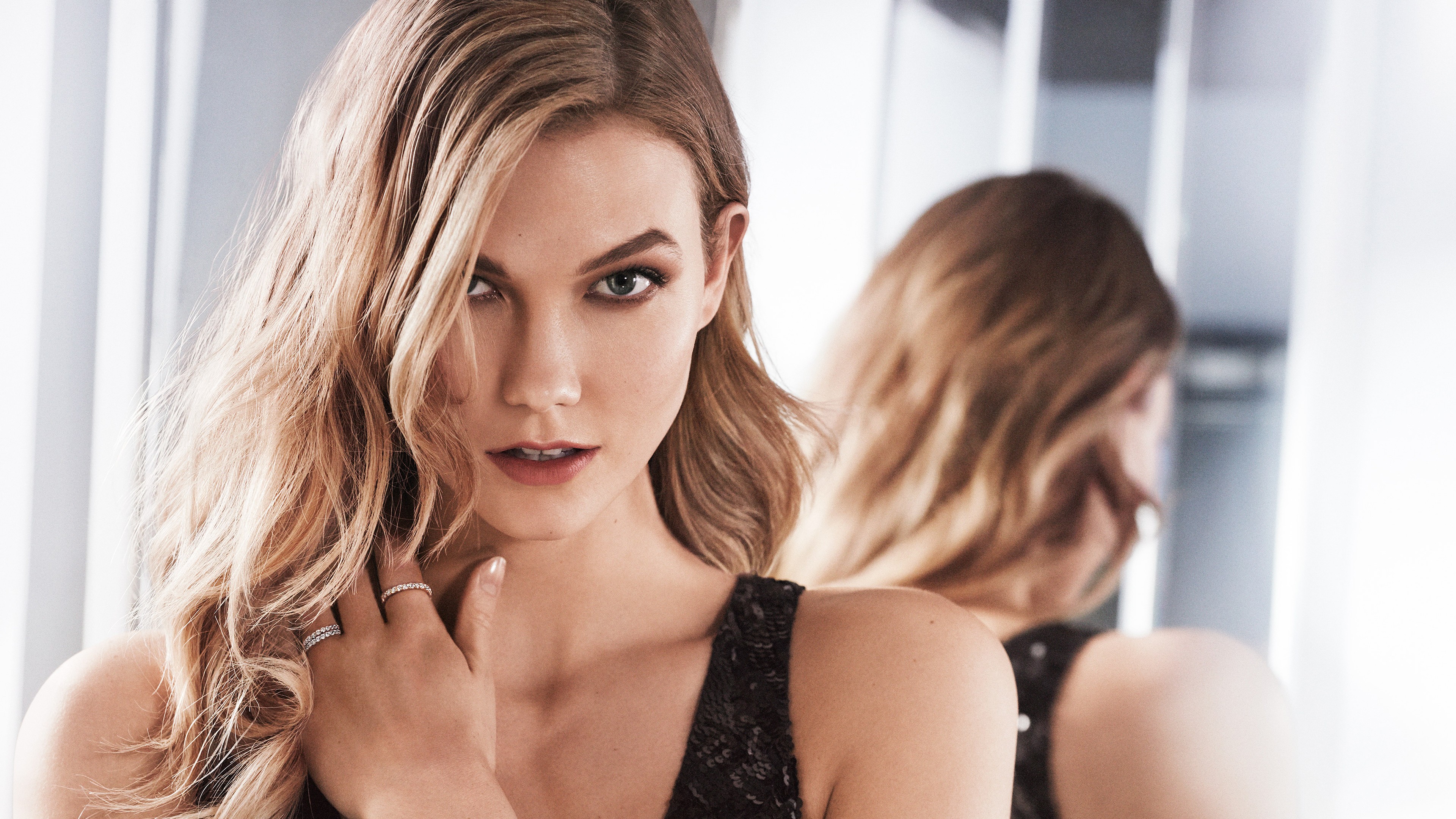 Download mobile wallpaper Reflection, Blonde, Model, American, Celebrity, Karlie Kloss for free.