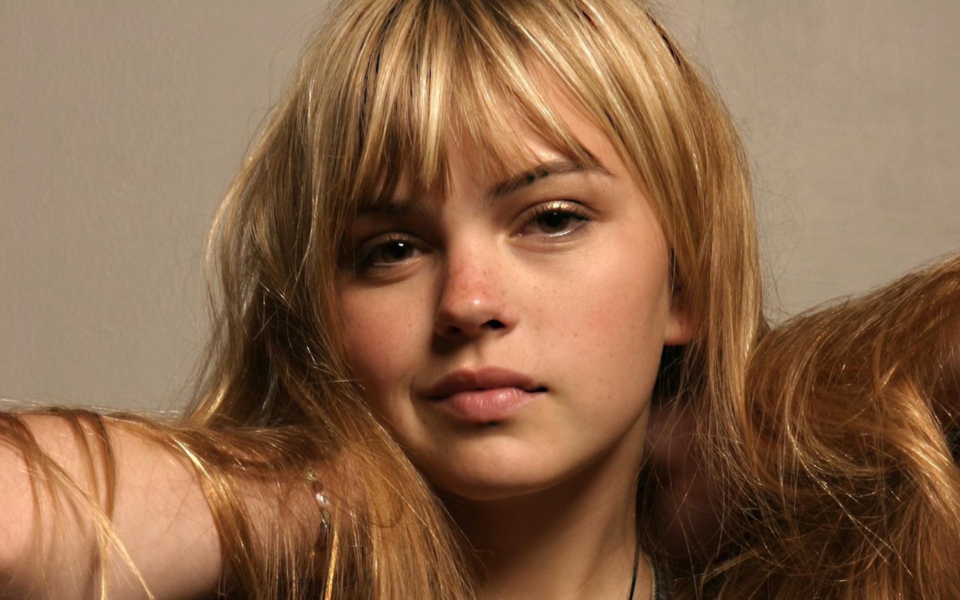 Download mobile wallpaper Blonde, Face, Celebrity, Brown Eyes, Actress, Aimee Teegarden for free.
