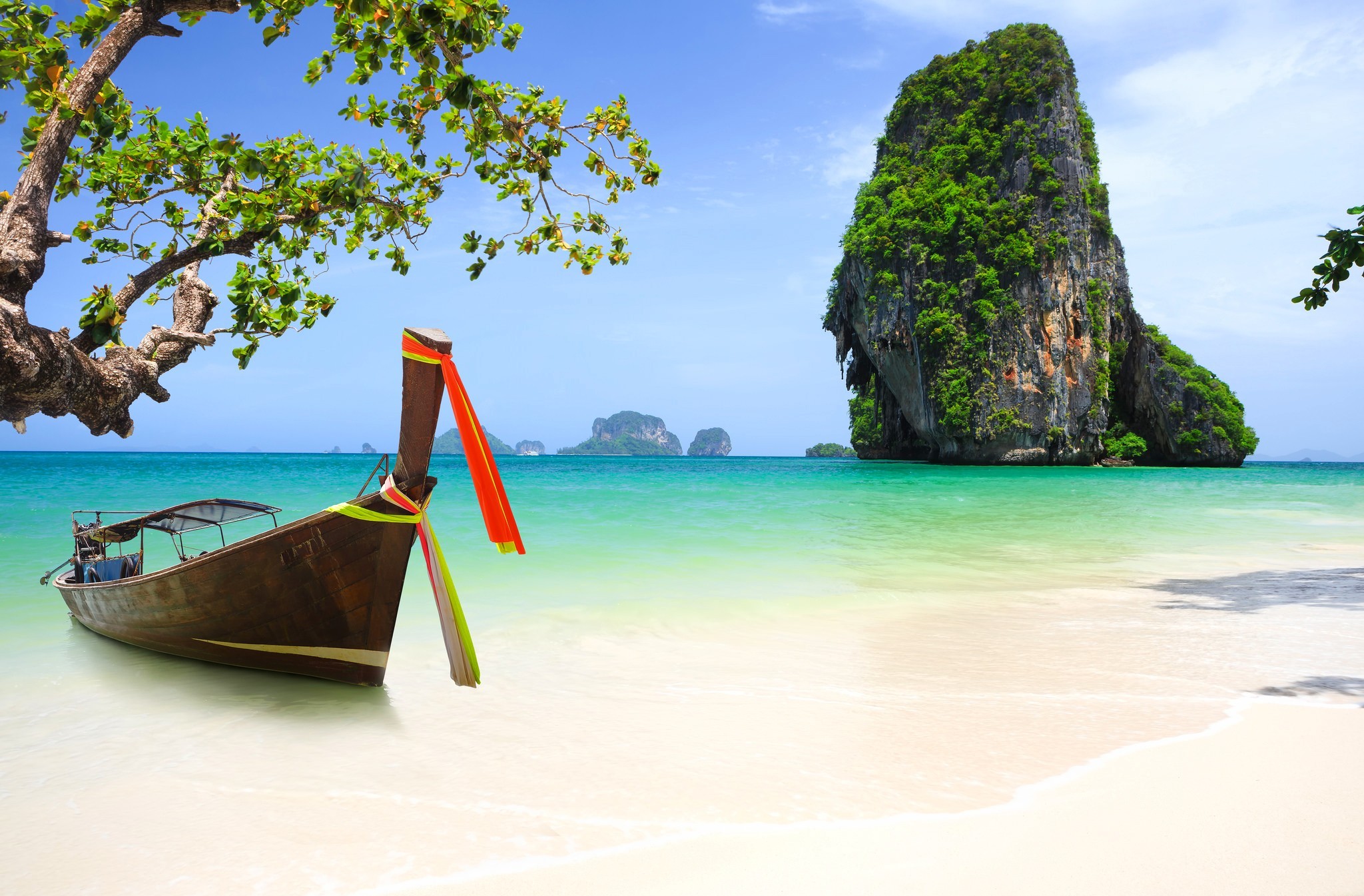 656216 télécharger l'image thaïlande, plage, phuket, le sable, photographie, tropical, bateau, falaise, lagune, tropiques - fonds d'écran et économiseurs d'écran gratuits