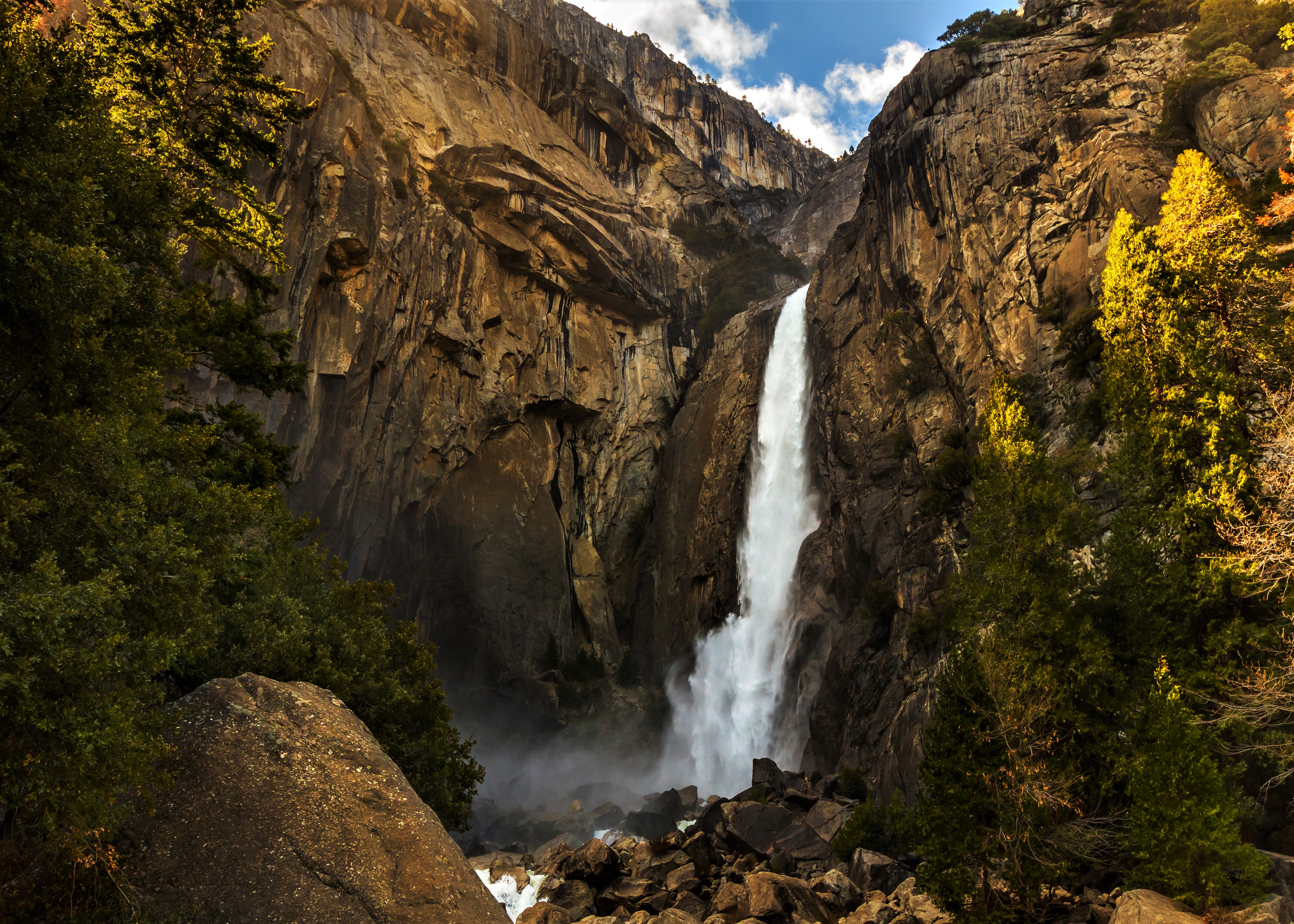 Descarga gratis la imagen Cascadas, Cascada, Árbol, Parque Nacional De Yosemite, Tierra/naturaleza, Cataratas De Yosemite en el escritorio de tu PC