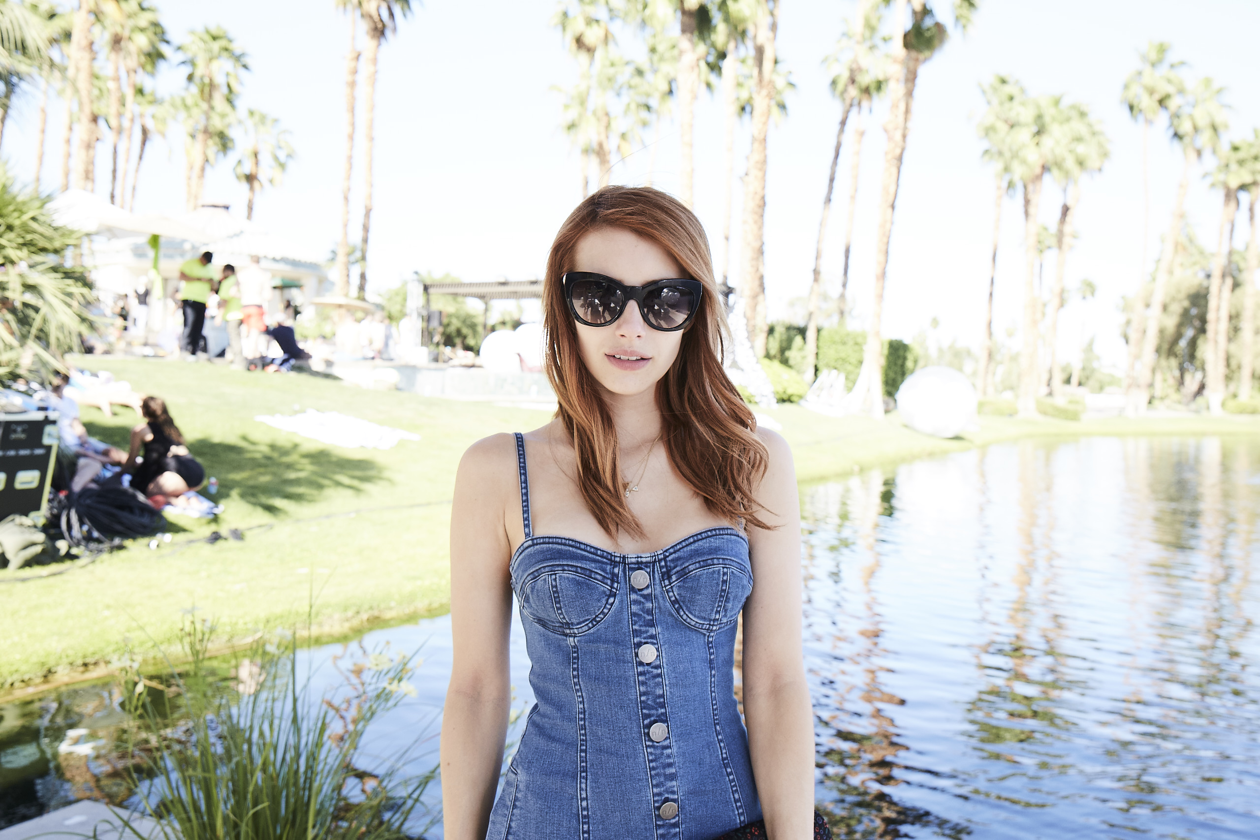 Free download wallpaper Redhead, Sunglasses, Celebrity, Actress, Depth Of Field, Emma Roberts on your PC desktop