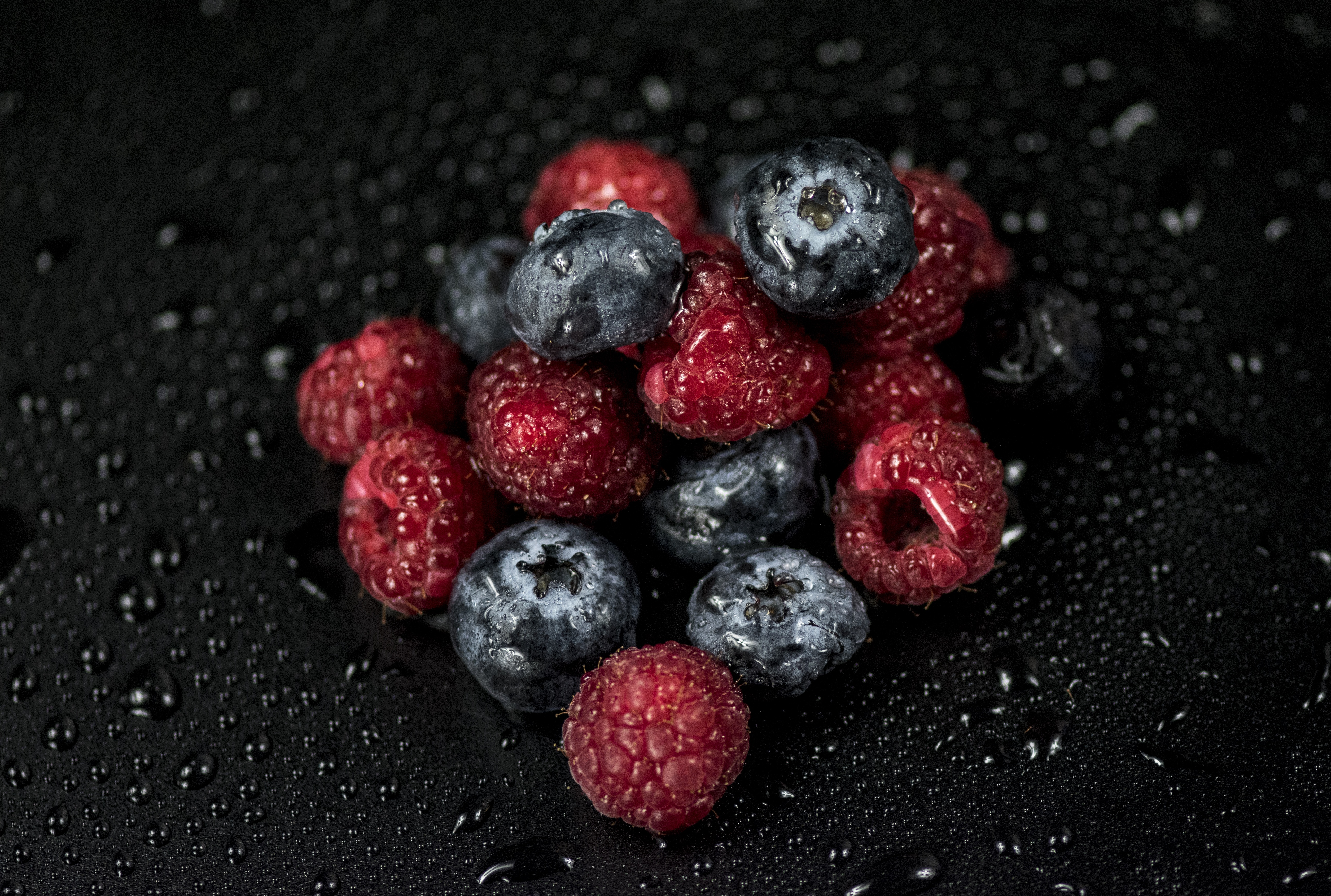 drops, raspberry, bilberries, food, berries Full HD