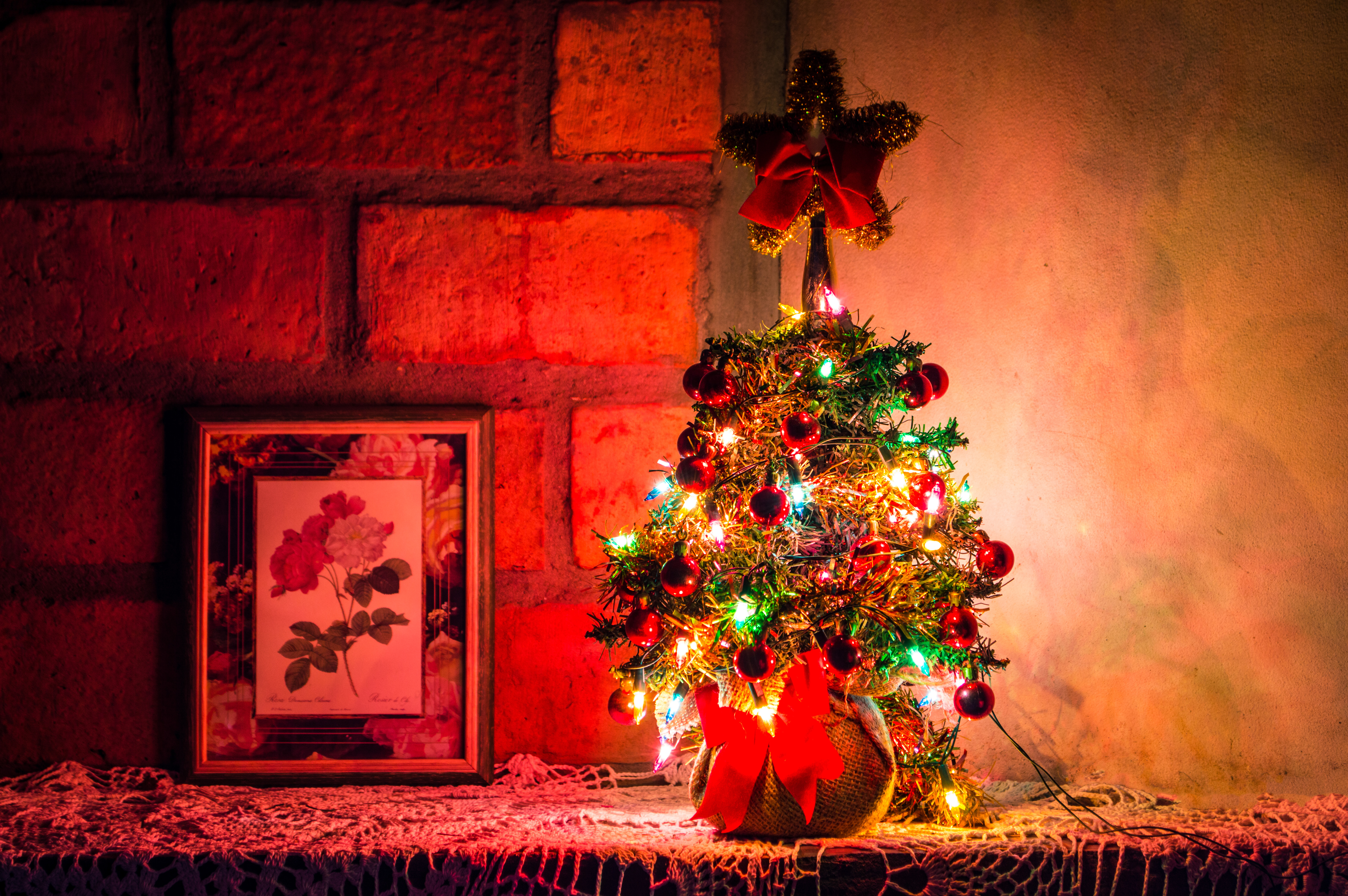 86362 baixar papel de parede árvore de natal, férias, ano novo, natal, decoração, guirlanda, guirlandas - protetores de tela e imagens gratuitamente