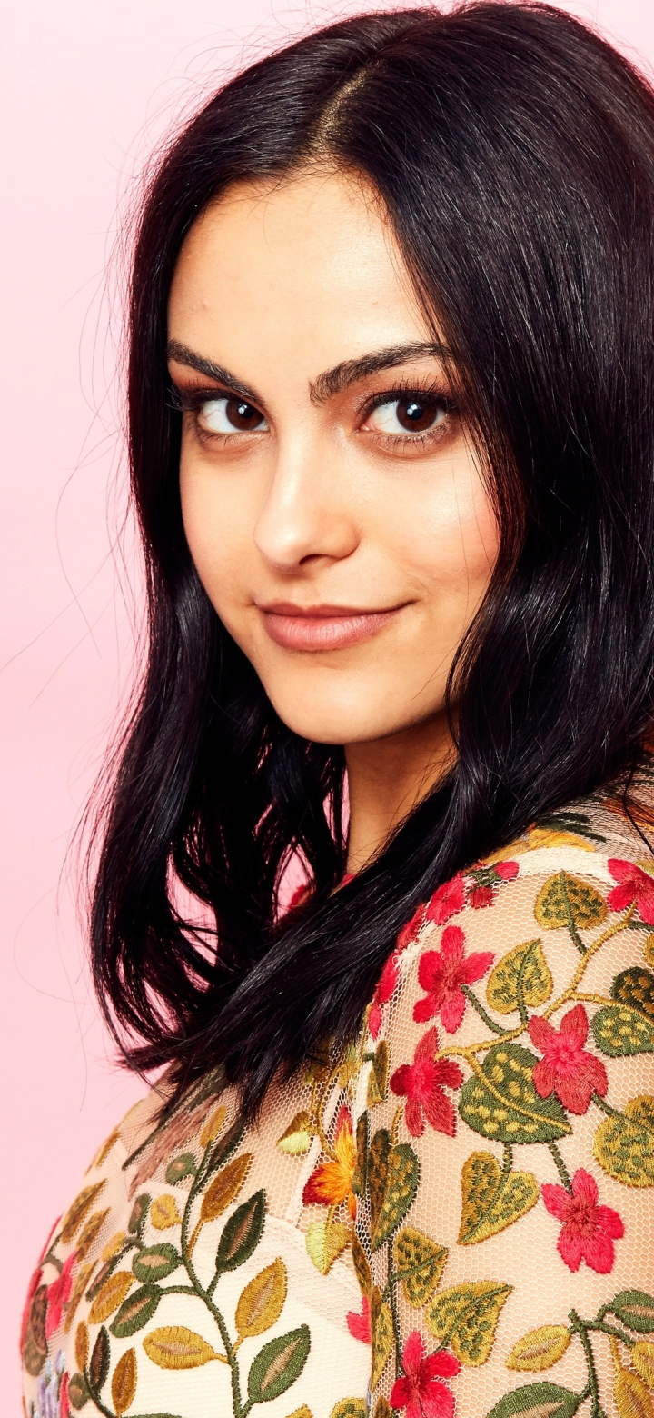 Baixar papel de parede para celular de Americano, Celebridade, Olhos Castanhos, Cabelo Preto, Atriz, Camila Mendes gratuito.