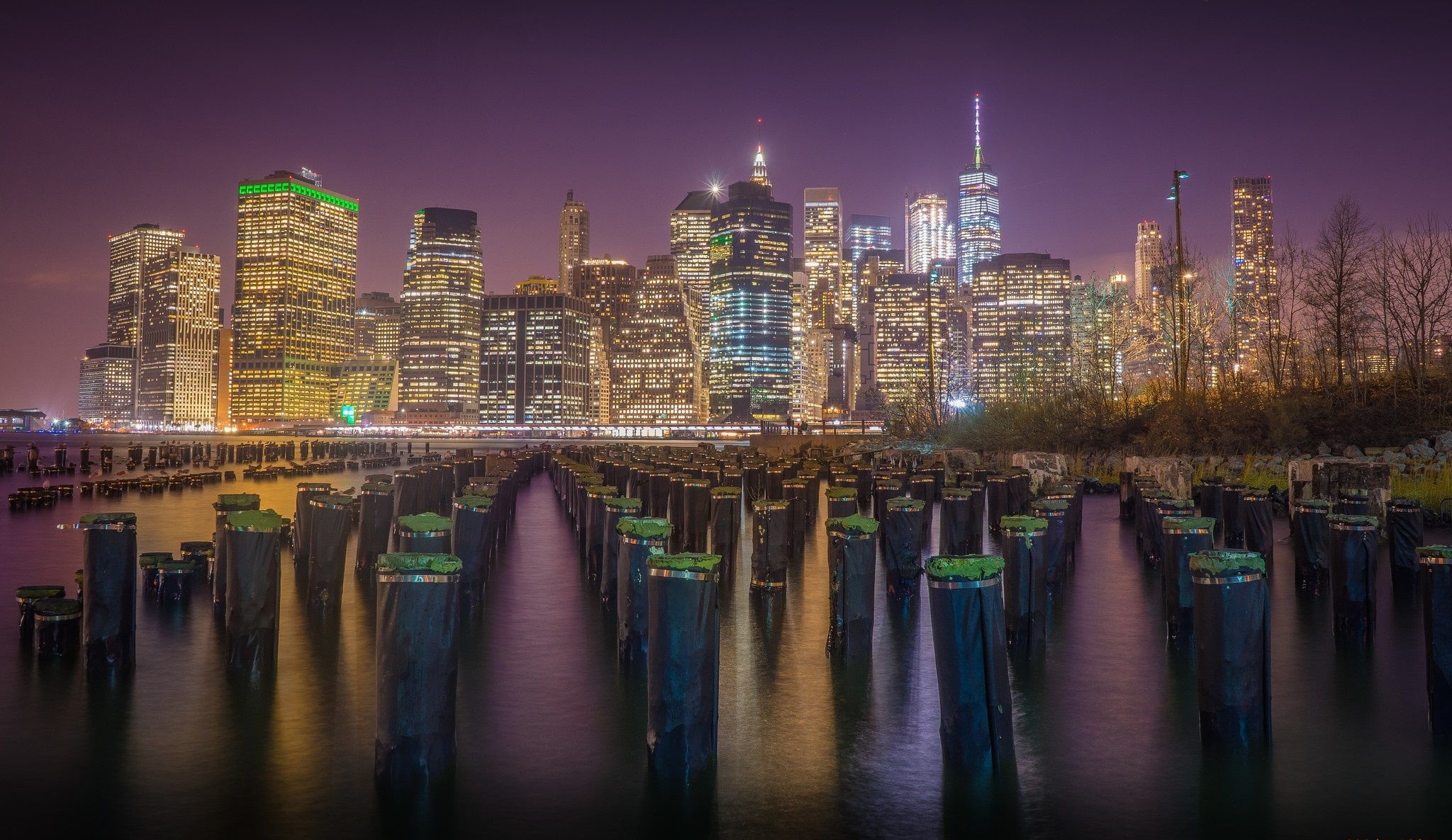 Laden Sie das Städte, Wolkenkratzer, Gebäude, New York, Manhattan, Nacht, Vereinigte Staaten Von Amerika, Menschengemacht, Großstadt-Bild kostenlos auf Ihren PC-Desktop herunter