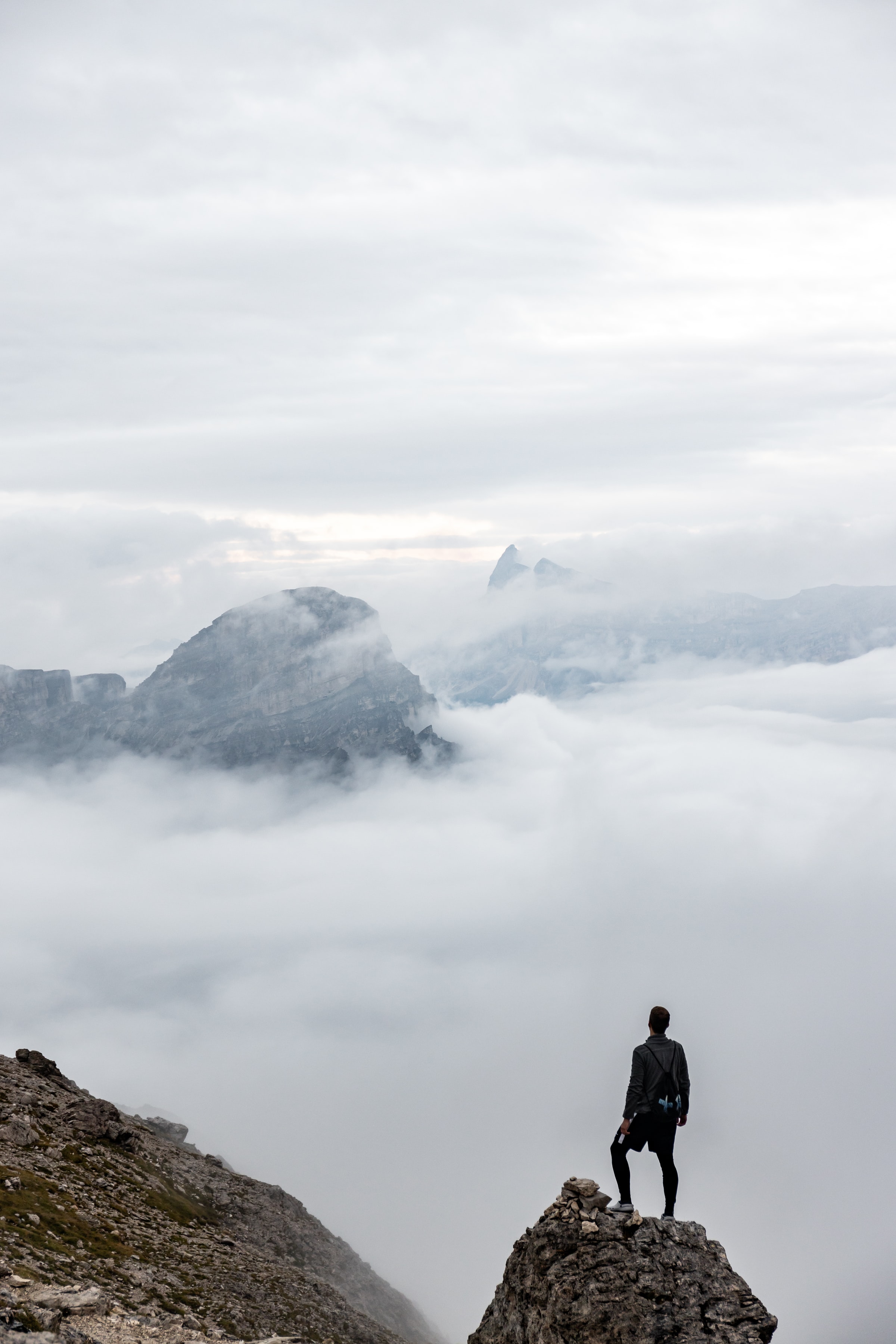 traveller, traveler, human, rocks, miscellanea, miscellaneous, fog, person, loneliness, alone, lonely