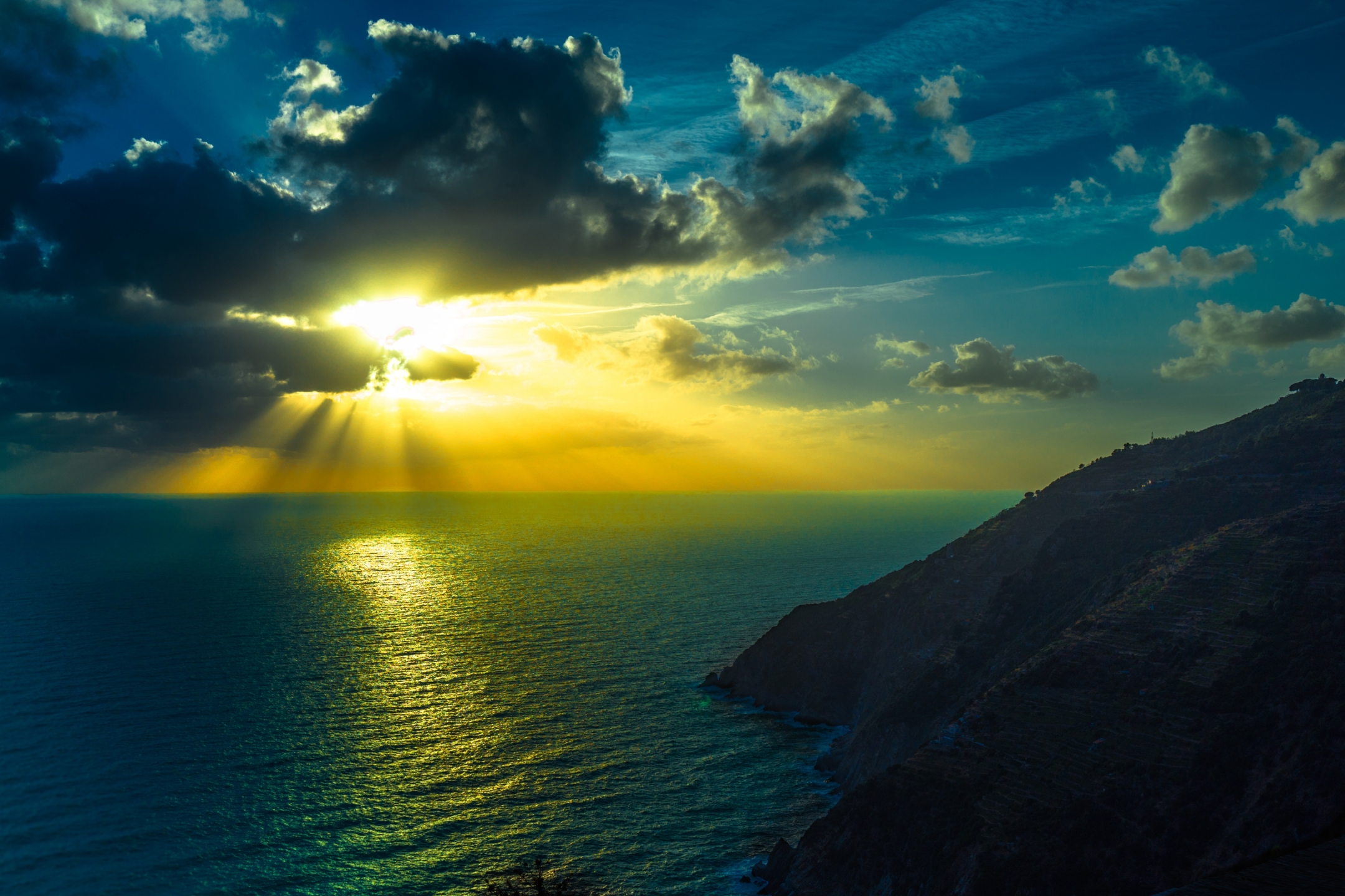 Free download wallpaper Sunset, Sea, Ocean, Earth, Cloud, Sunbeam, Sunbean on your PC desktop