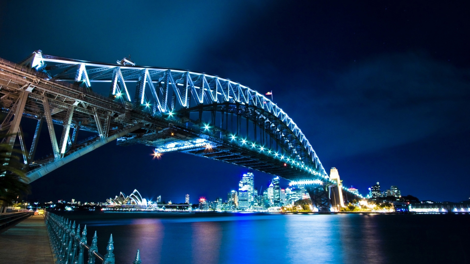 Скачать картинку Ночь, Город, Мост, Гавань, Сидней, Австралия, Сиднейский Оперный Театр, Легкий, Сделано Человеком, Сиднейский Мост Харбор Бридж в телефон бесплатно.