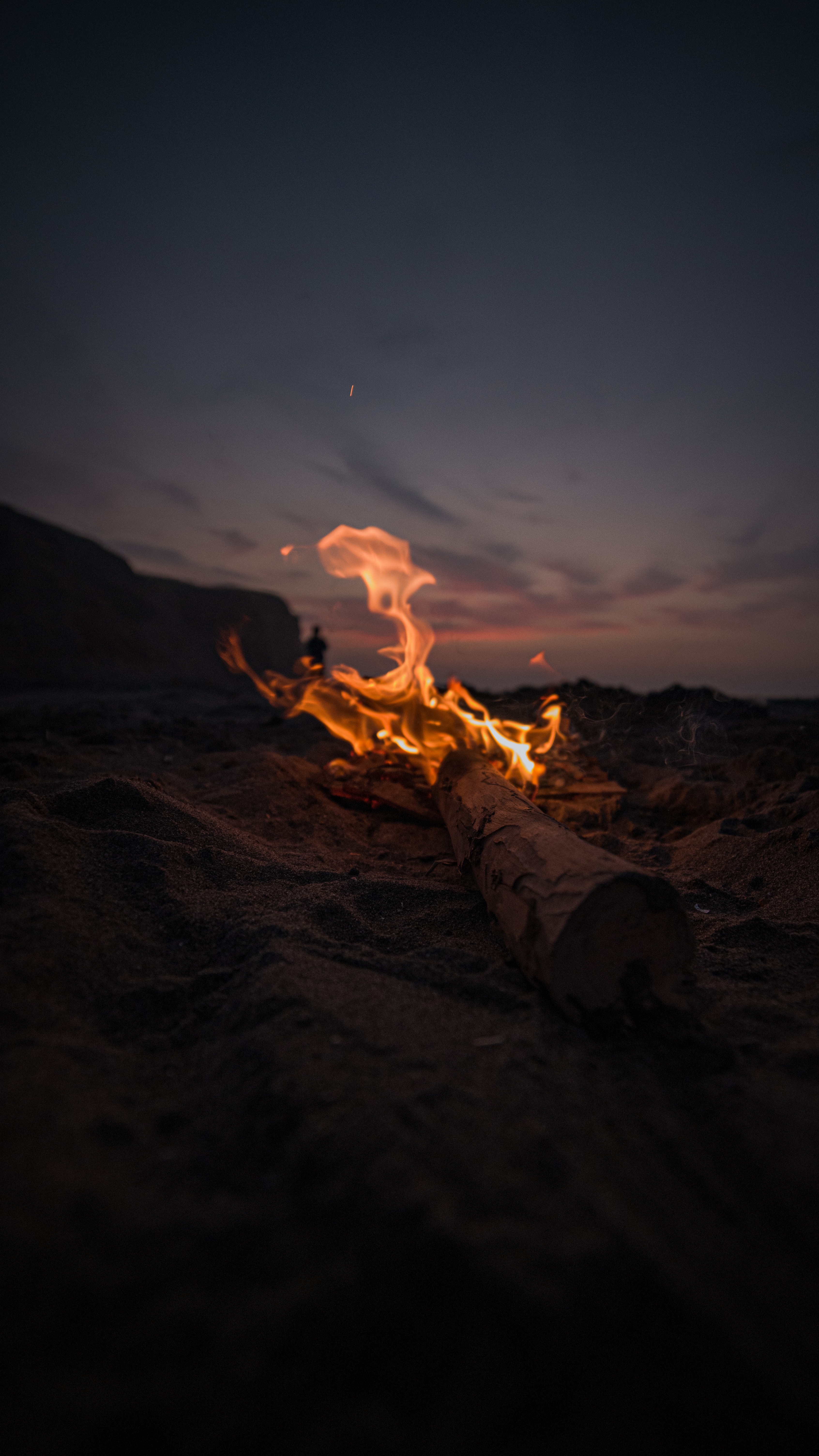 dark, bonfire, fire, twilight, beach, dusk Smartphone Background