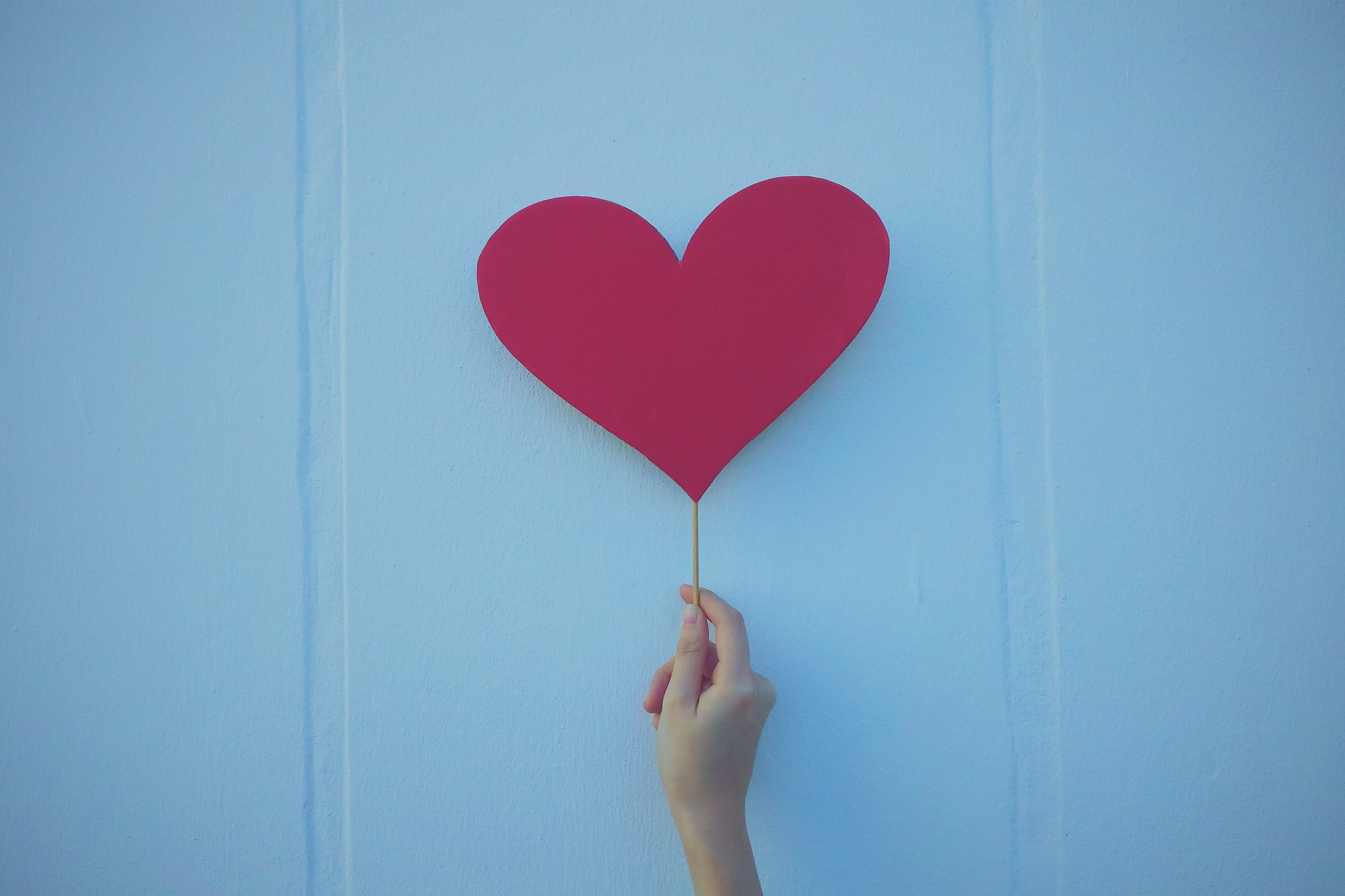 Laden Sie das Hand, Wand, Ein Herz, Herzen, Liebe-Bild kostenlos auf Ihren PC-Desktop herunter