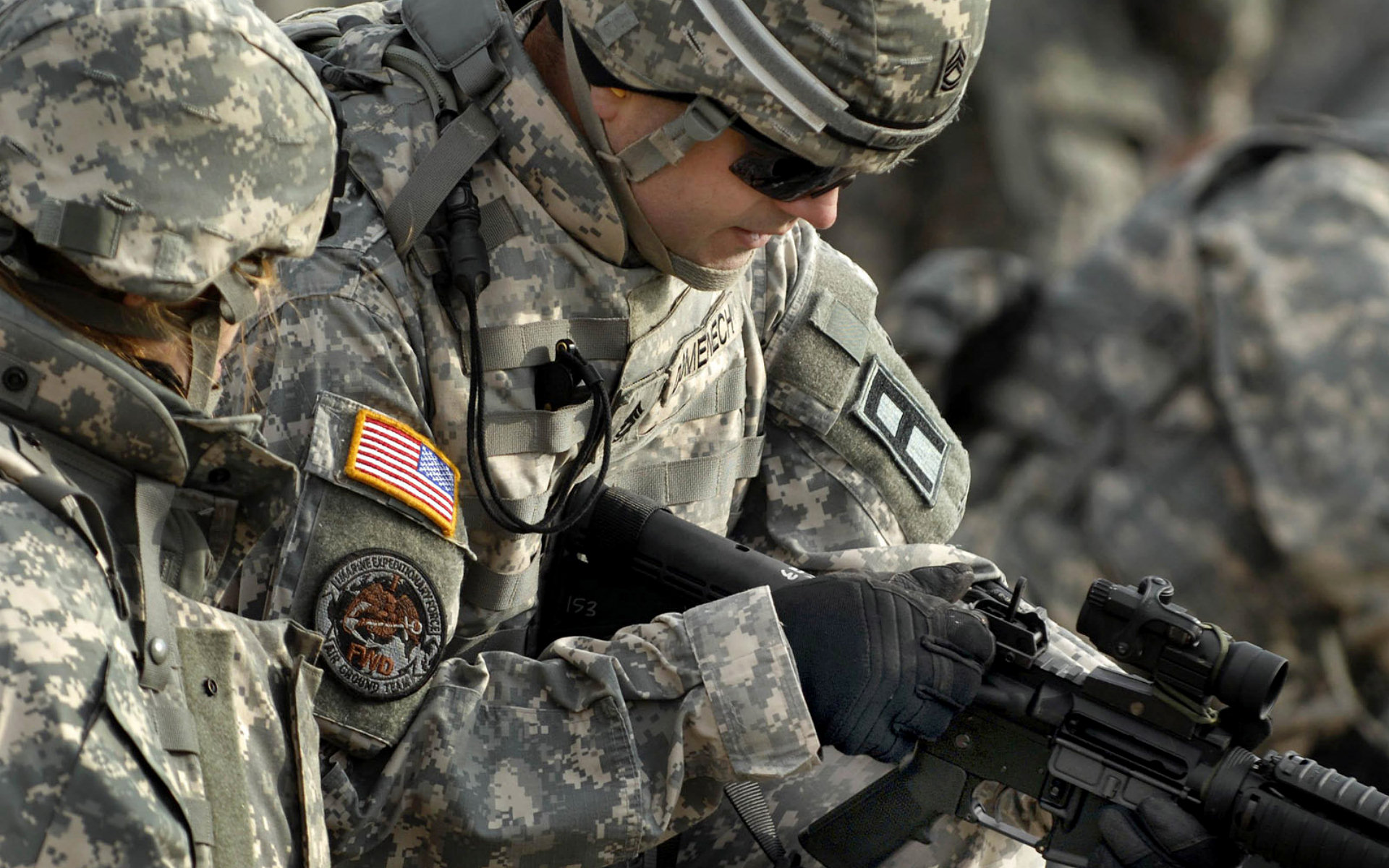 Baixar papel de parede para celular de Soldado, Militar, Pistola, Arma gratuito.