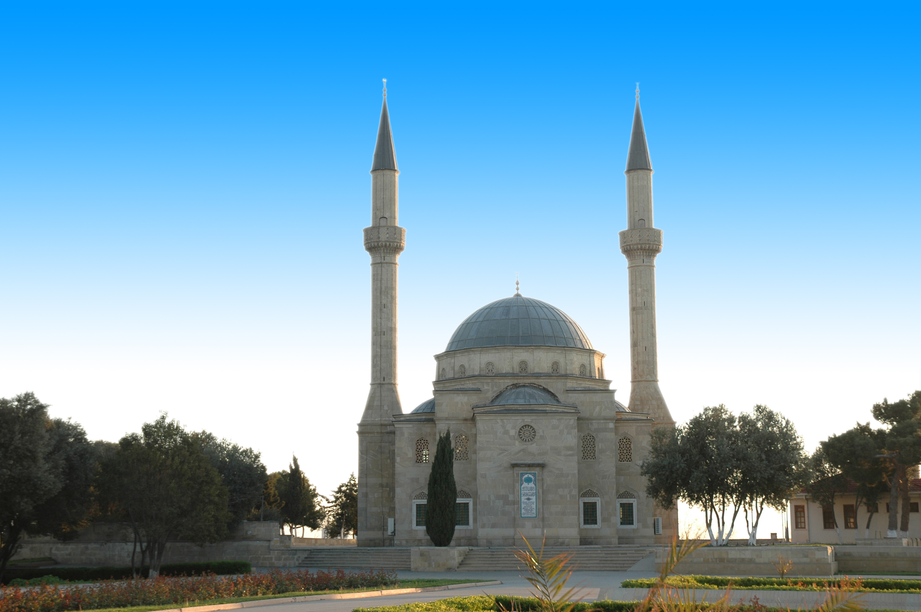 Скачать обои Мечеть С Двумя Минаретами на телефон бесплатно