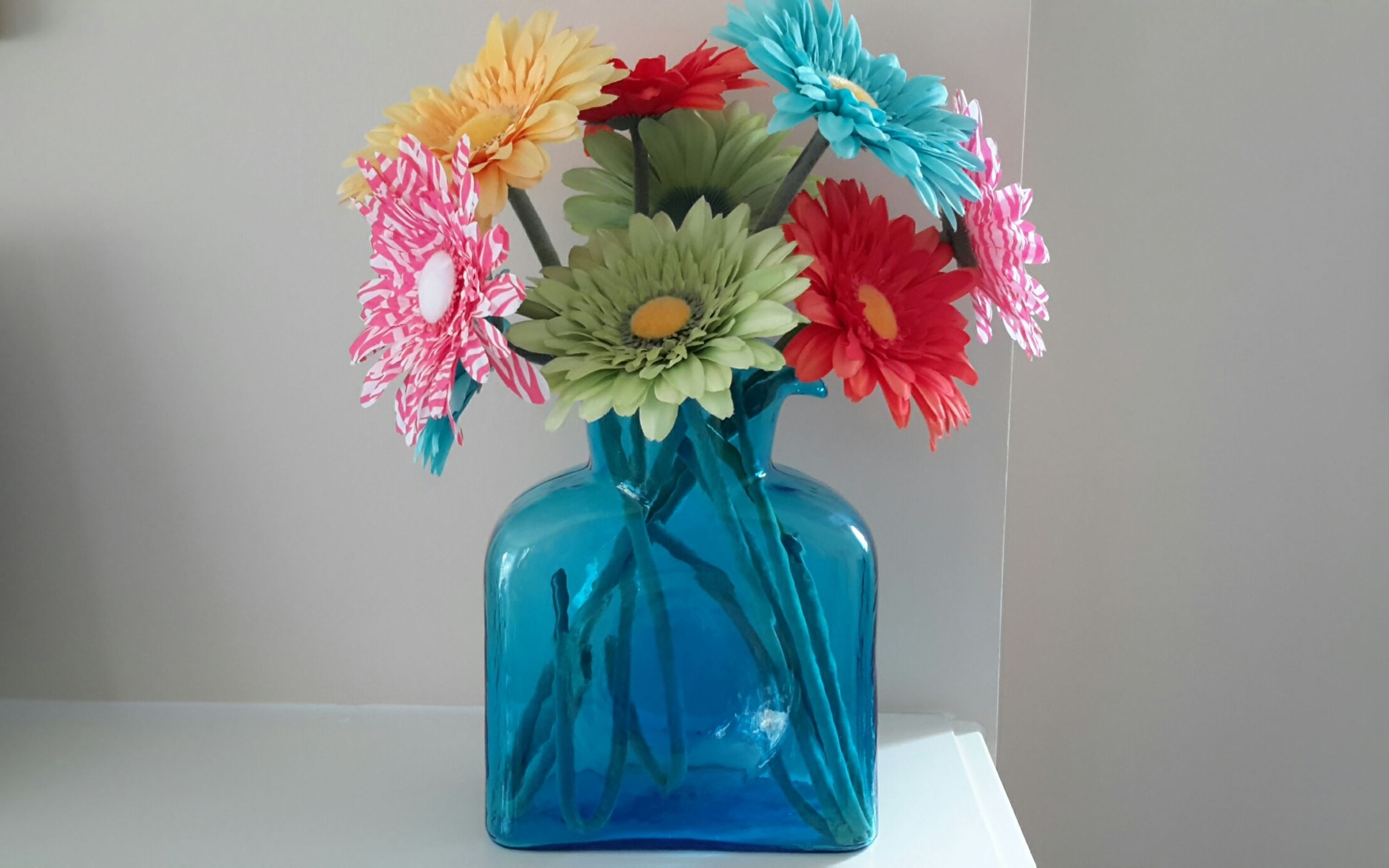 Free download wallpaper Flower, Colors, Jar, Colorful, Gerbera, Man Made on your PC desktop
