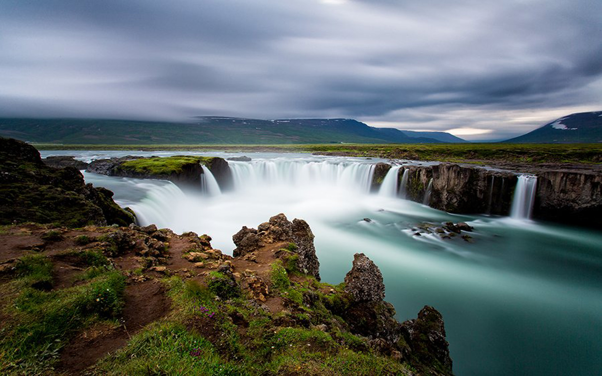 Handy-Wallpaper Wasserfall, Erde, Erde/natur, Goðafoss kostenlos herunterladen.