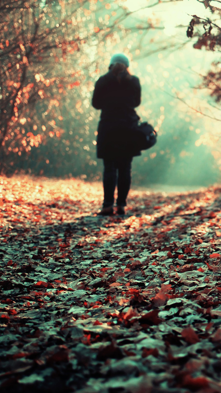Download mobile wallpaper People, Leaf, Fall, Alone, Mood, Women for free.