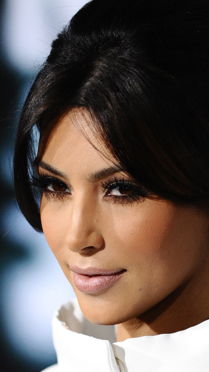 Download mobile wallpaper Face, American, Celebrity, Brown Eyes, Black Hair, Kim Kardashian for free.