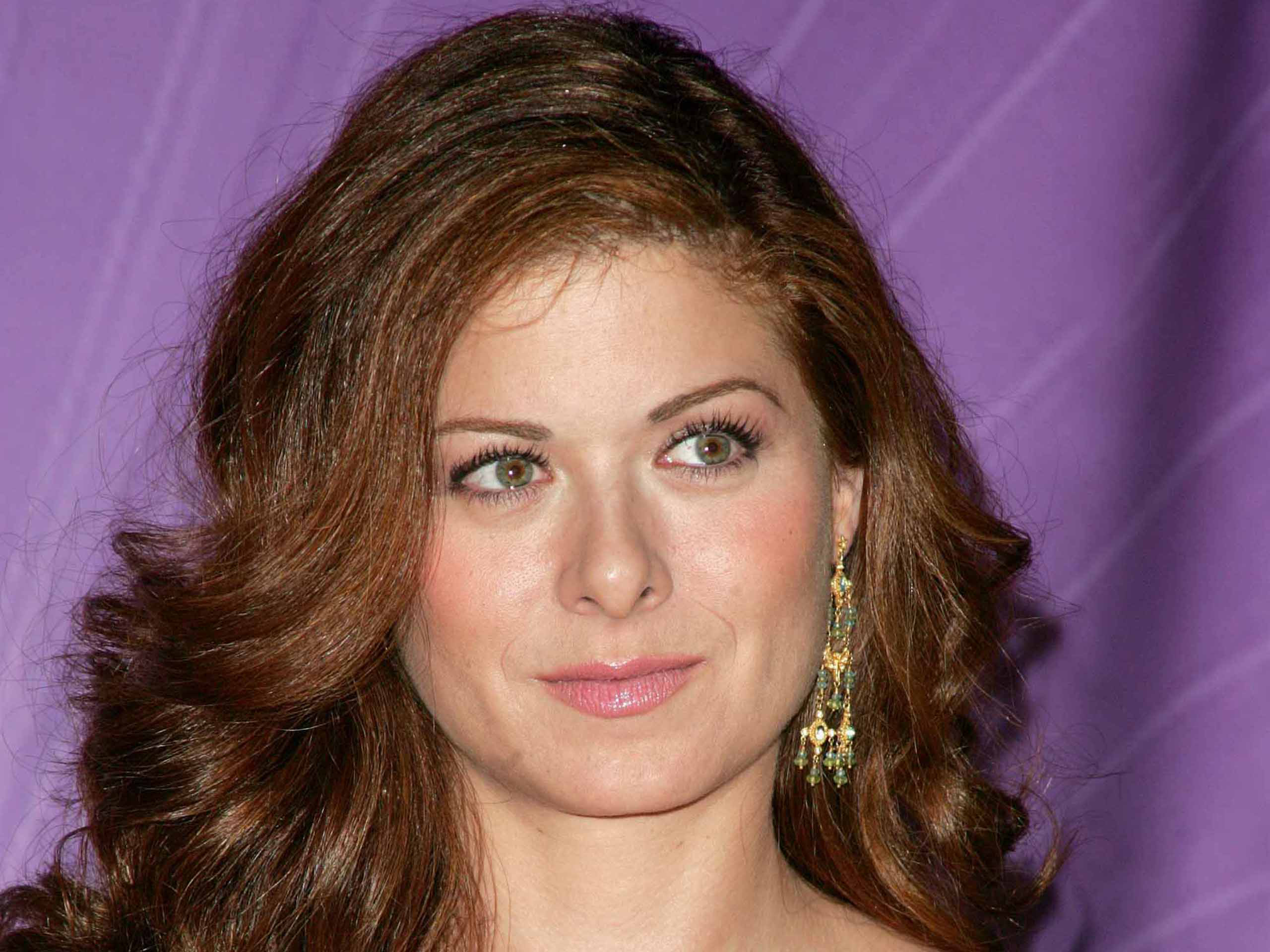 Download mobile wallpaper American, Celebrity, Actress, Debra Messing for free.