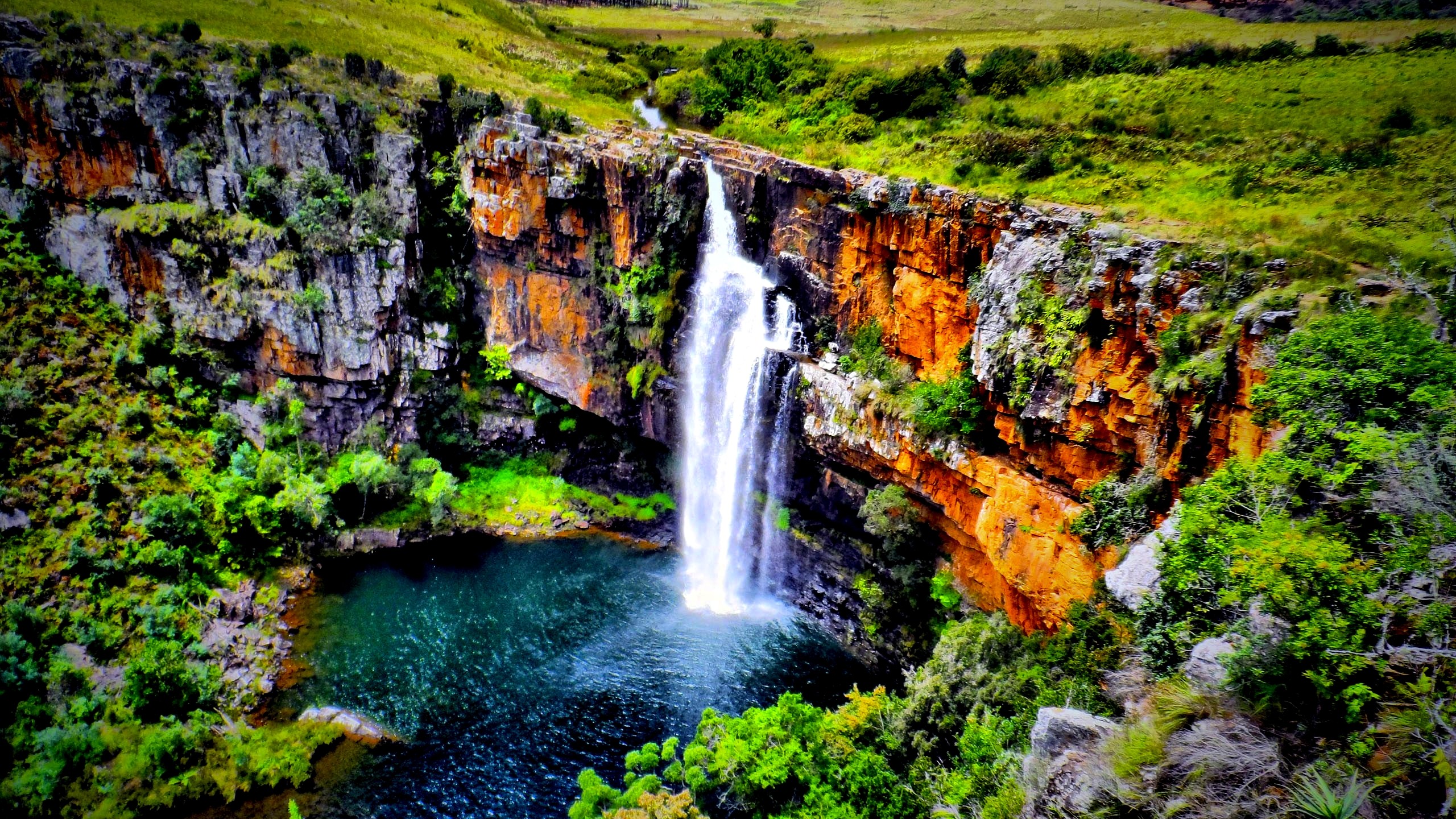 Descarga gratuita de fondo de pantalla para móvil de Cascadas, Cascada, Acantilado, Tierra/naturaleza.