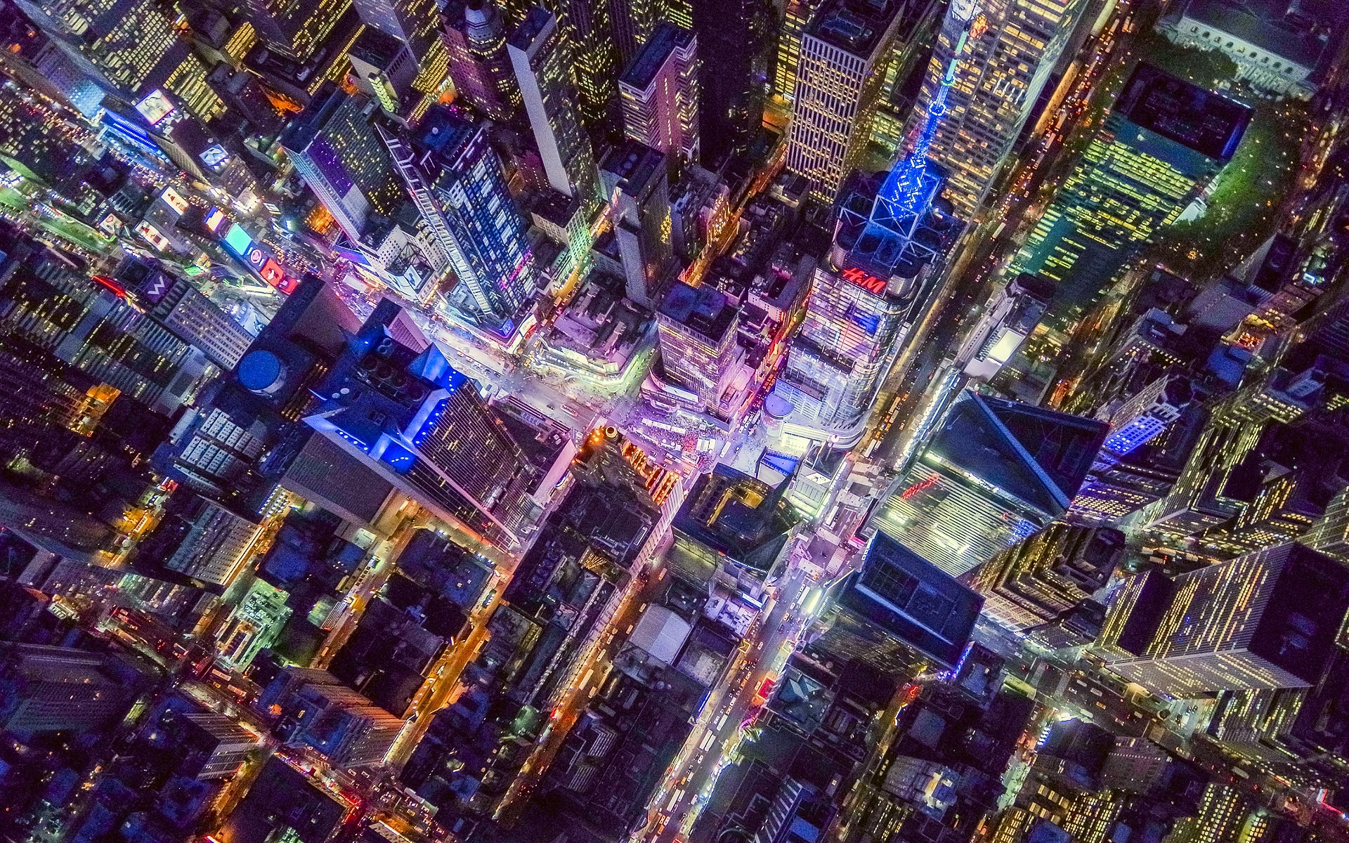 Скачать картинку Города, Ночь, Городской Пейзаж, Нью Йорк, Антенна, Сделано Человеком в телефон бесплатно.