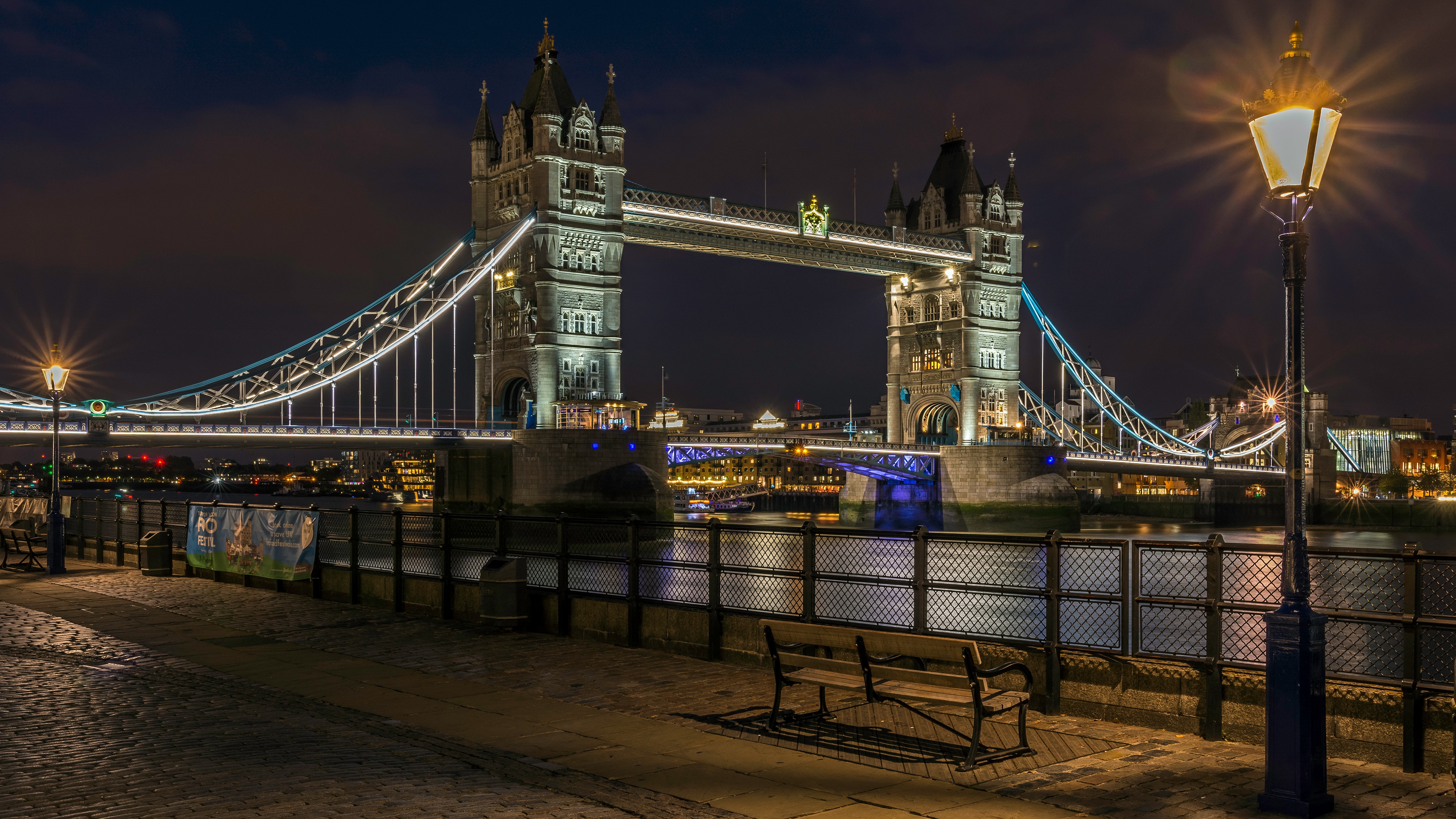 Handy-Wallpaper London, Brücke, Nacht, Tower Bridge, Brücken, Menschengemacht, Laternenmast kostenlos herunterladen.
