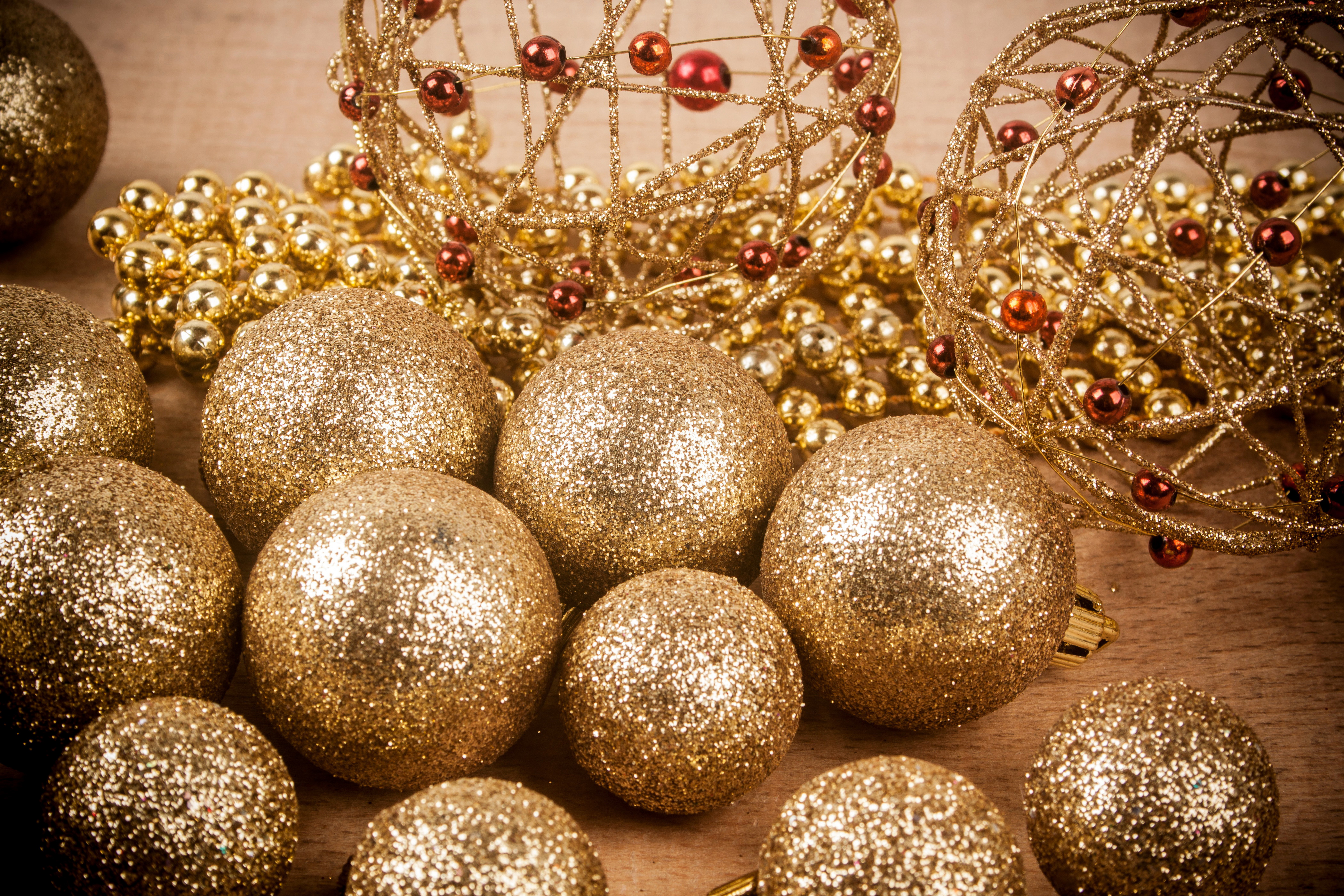 Free download wallpaper Gold, Christmas, Holiday, Christmas Ornaments on your PC desktop