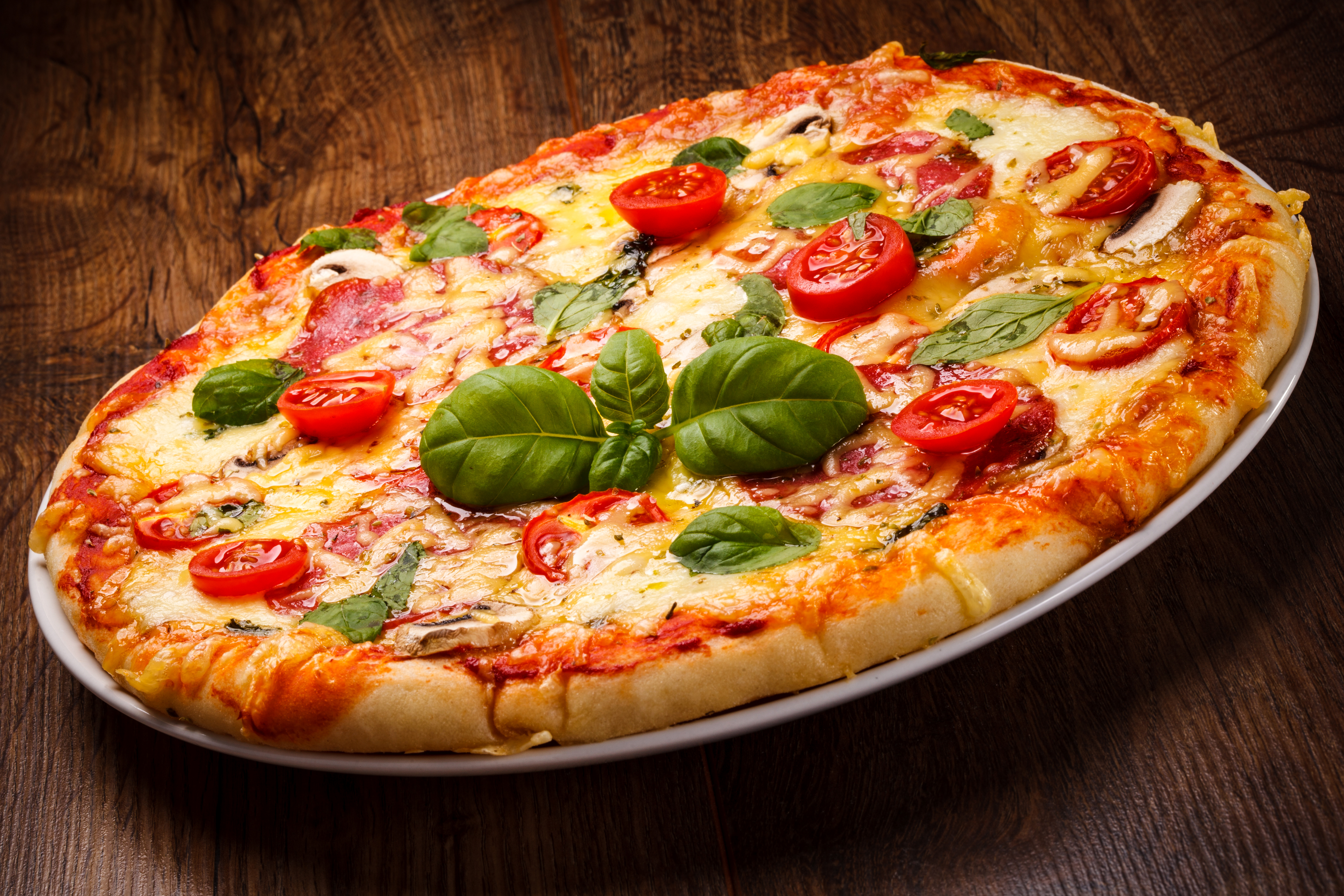 1527072 Bild herunterladen pizza, nahrungsmittel, tomate - Hintergrundbilder und Bildschirmschoner kostenlos