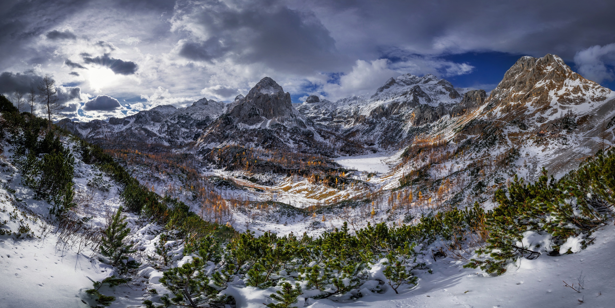 Handy-Wallpaper Landschaft, Winter, Natur, Schnee, Gipfel, Gebirge, Wolke, Berge, Erde/natur kostenlos herunterladen.