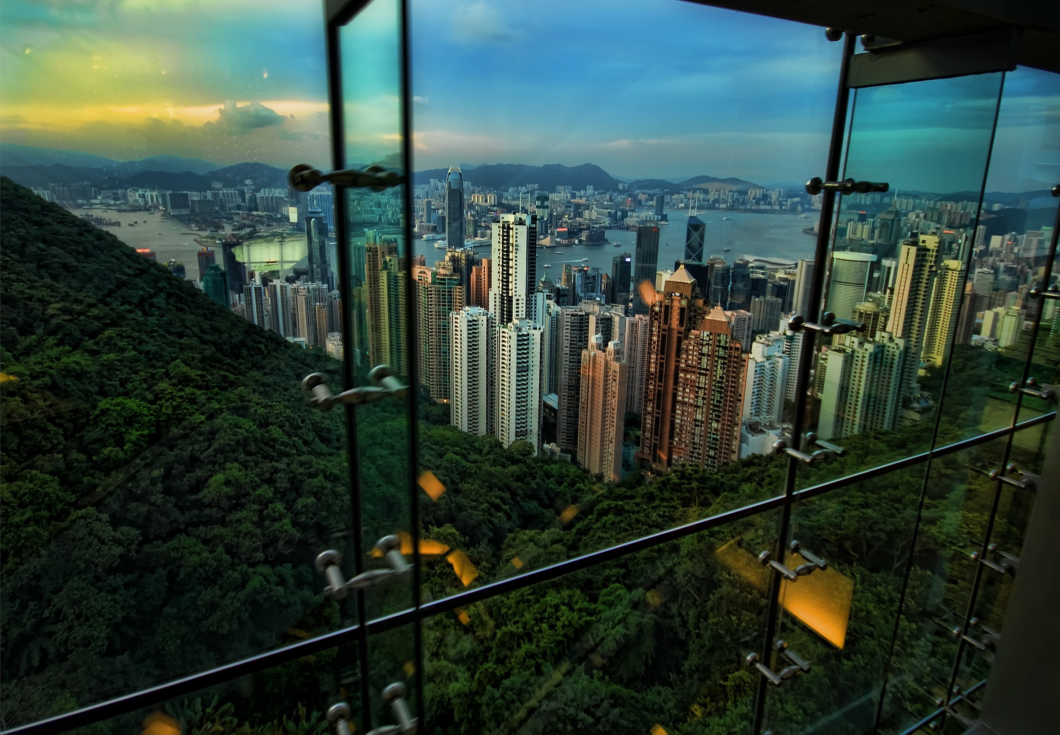 Скачать картинку Гонконг, Города, Сделано Человеком в телефон бесплатно.