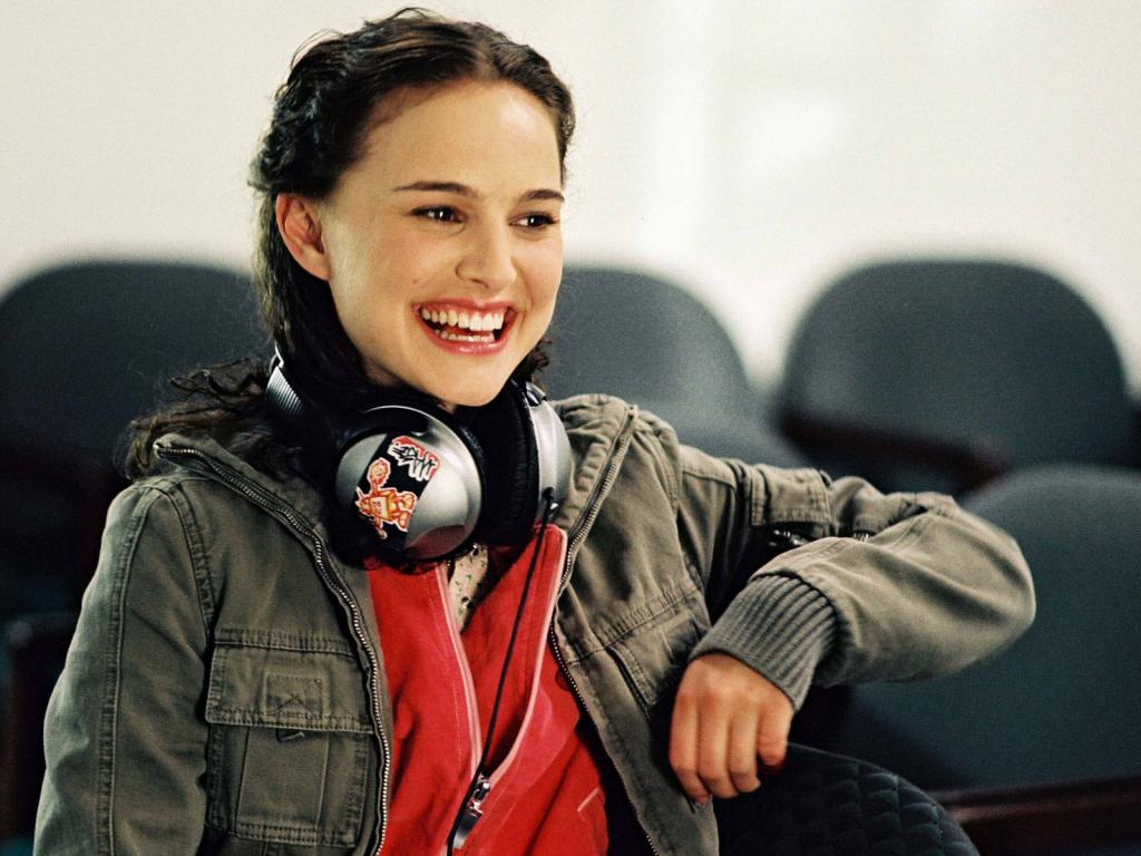 Download mobile wallpaper Headphones, Natalie Portman, Celebrity for free.