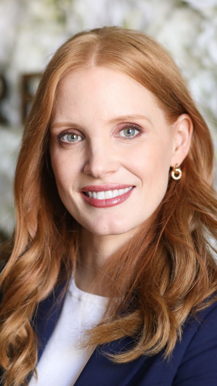 Download mobile wallpaper Smile, Redhead, Blue Eyes, American, Celebrity, Actress, Jessica Chastain for free.