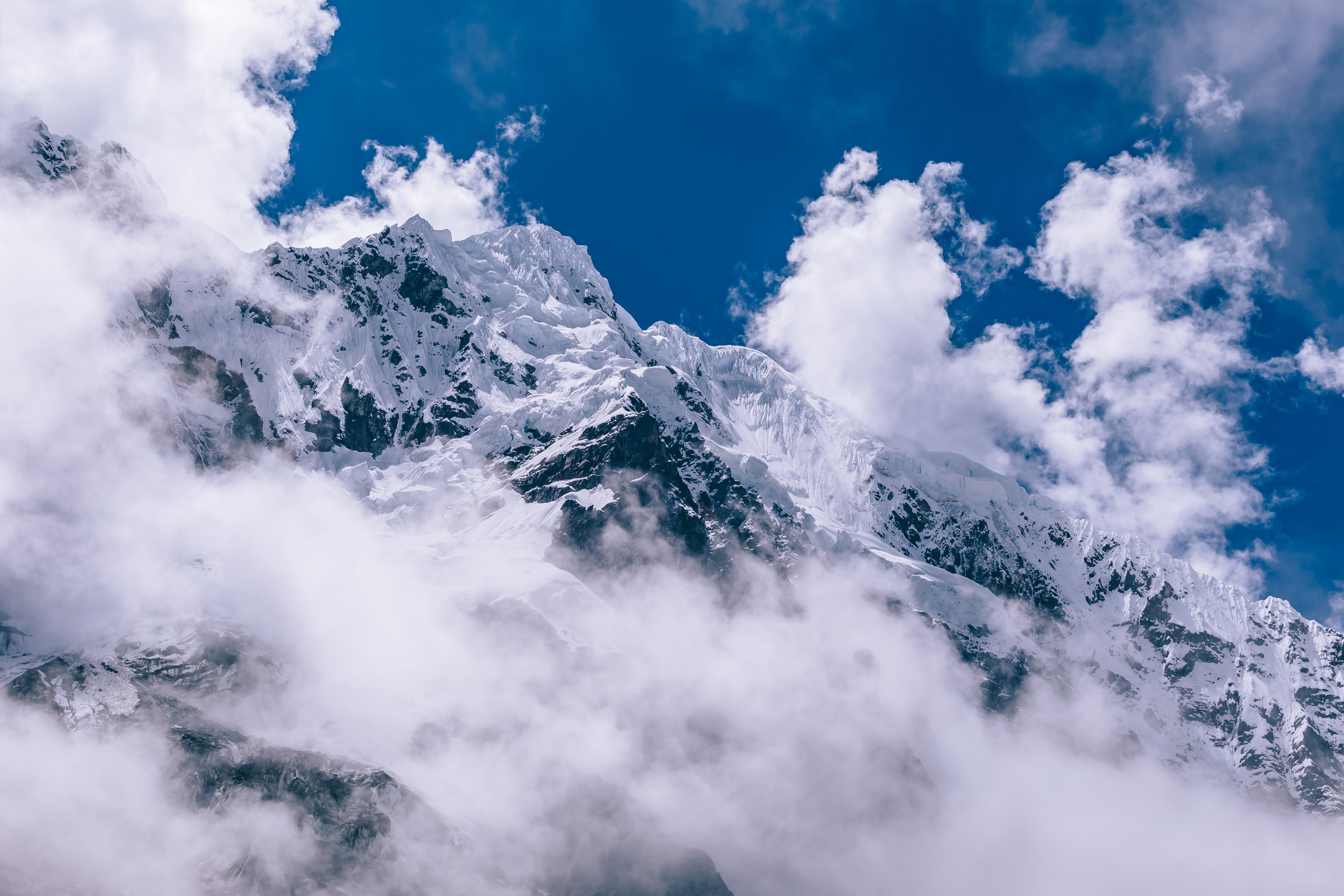 69464 скачать обои вершины, снег, горы, природа, небо, облака - заставки и картинки бесплатно