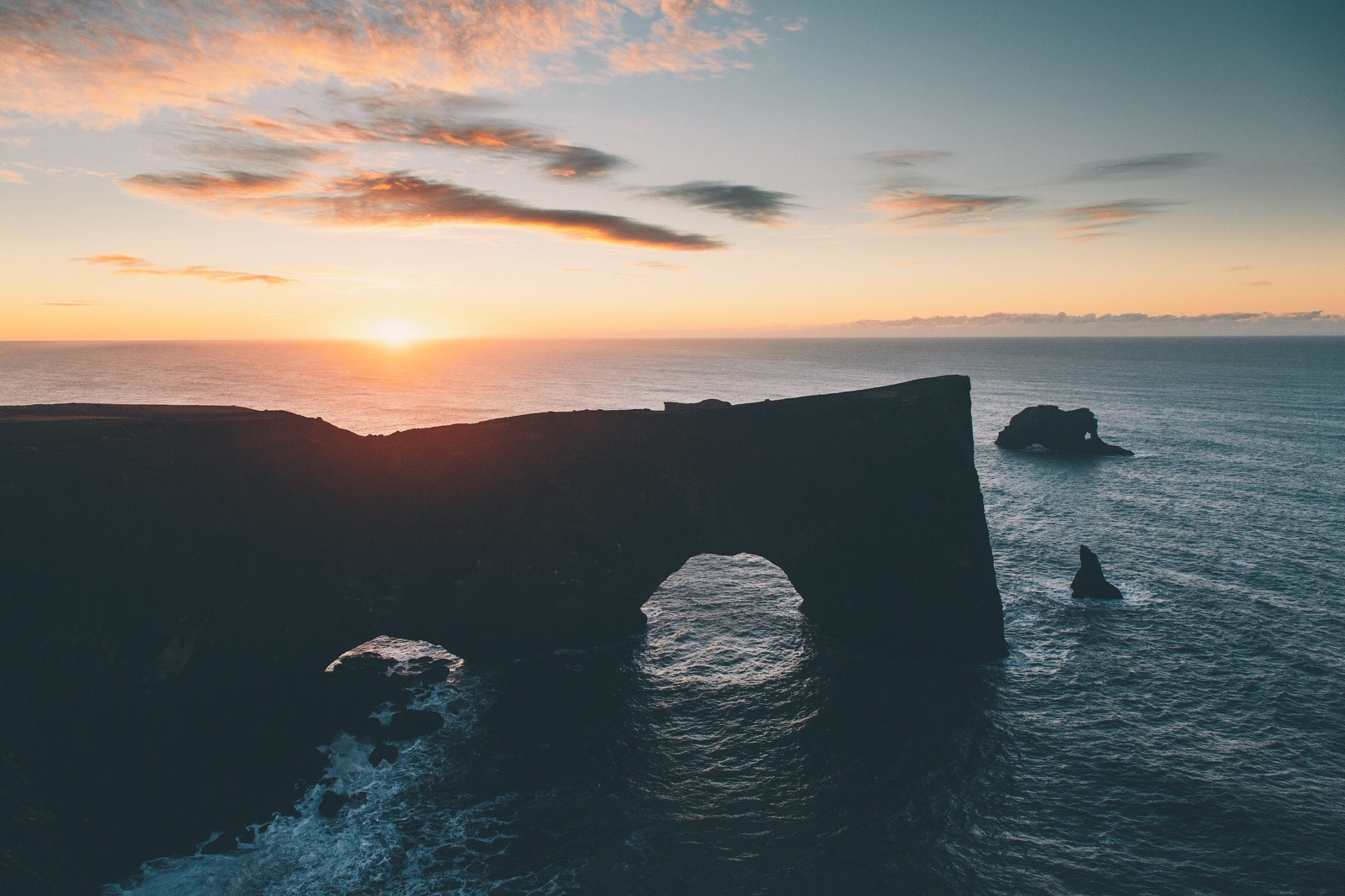 Handy-Wallpaper Natur, Horizont, Ozean, Sonnenaufgang, Erde/natur, Felsentor kostenlos herunterladen.