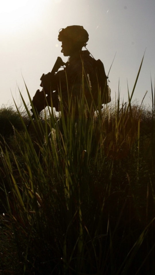 Descarga gratuita de fondo de pantalla para móvil de Militar, Soldado.