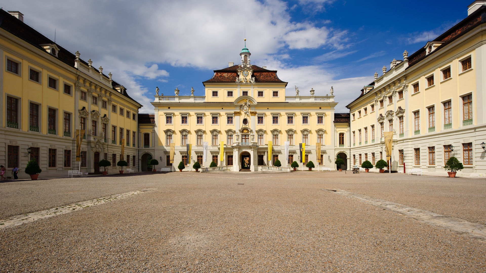 Популярные заставки и фоны Людвигсбургский Дворец на компьютер