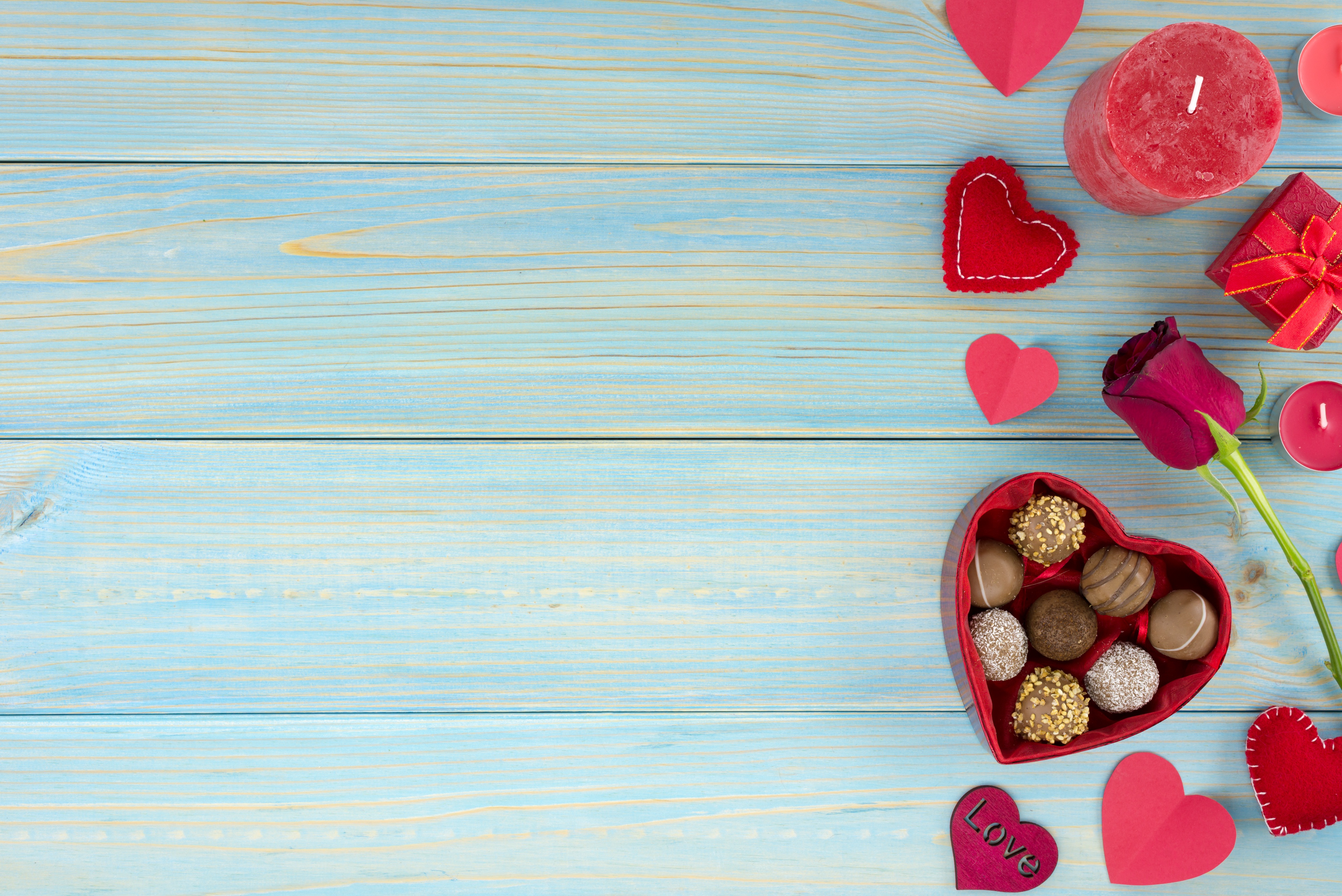 Скачать обои бесплатно Шоколад, Роза, Сердце, Подарки, День Святого Валентина, Праздничные, Романтический картинка на рабочий стол ПК