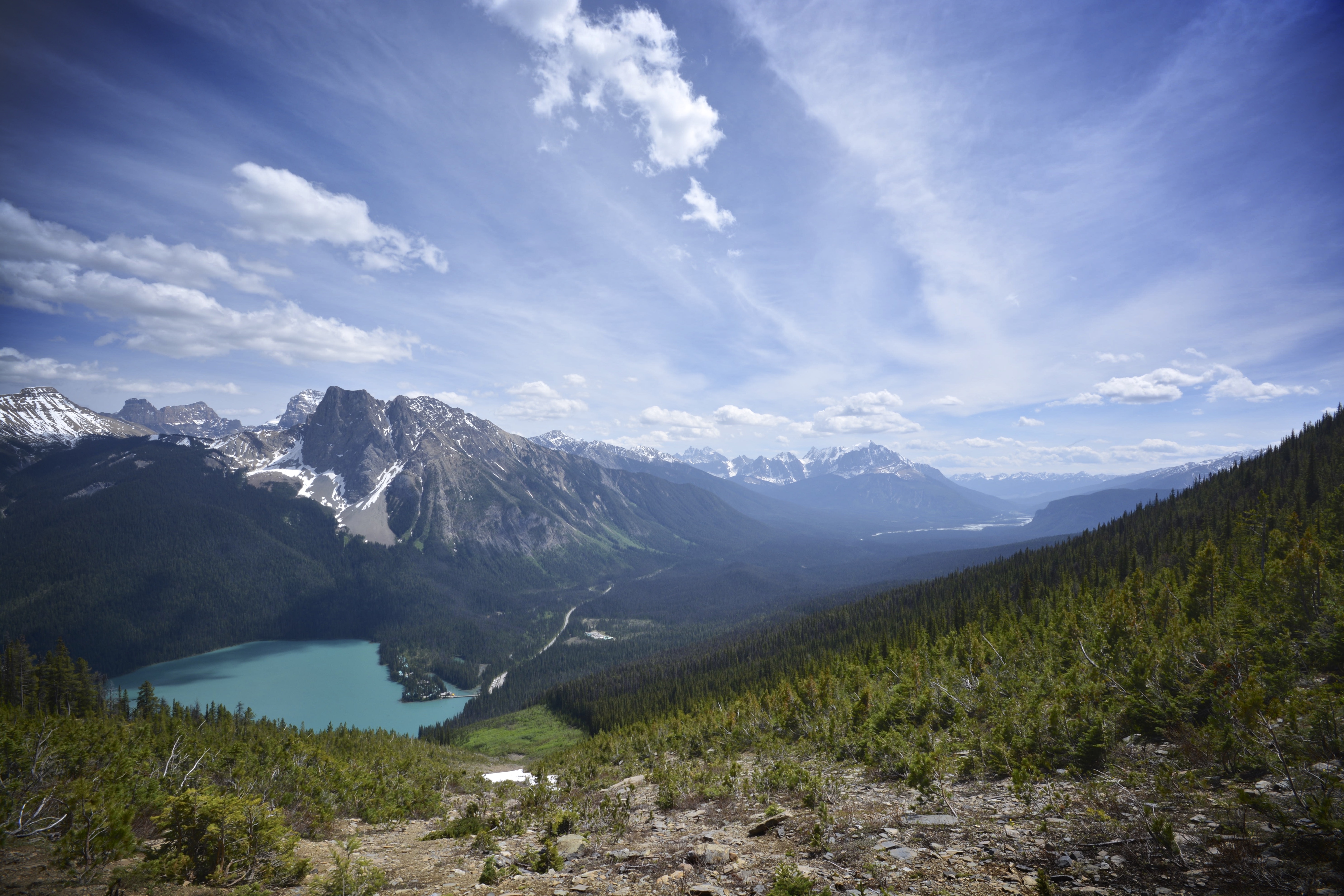 688860 завантажити картинку земля, пейзаж, британська колумбія, канада, канадські скелясті гори, смарагдовий пік, озеро, долина - шпалери і заставки безкоштовно