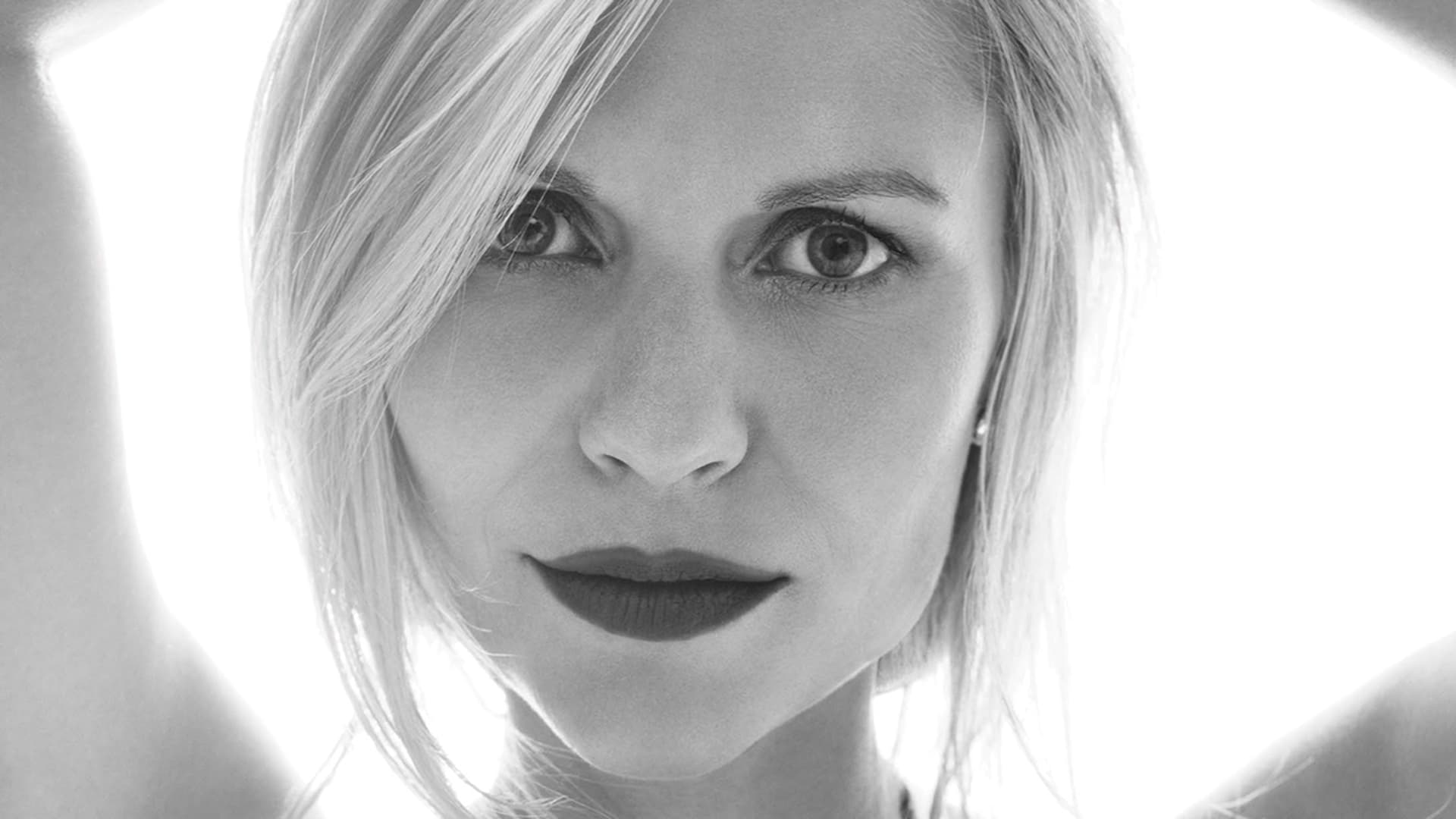 Download mobile wallpaper Celebrity, Black & White, Actress, Claire Danes for free.