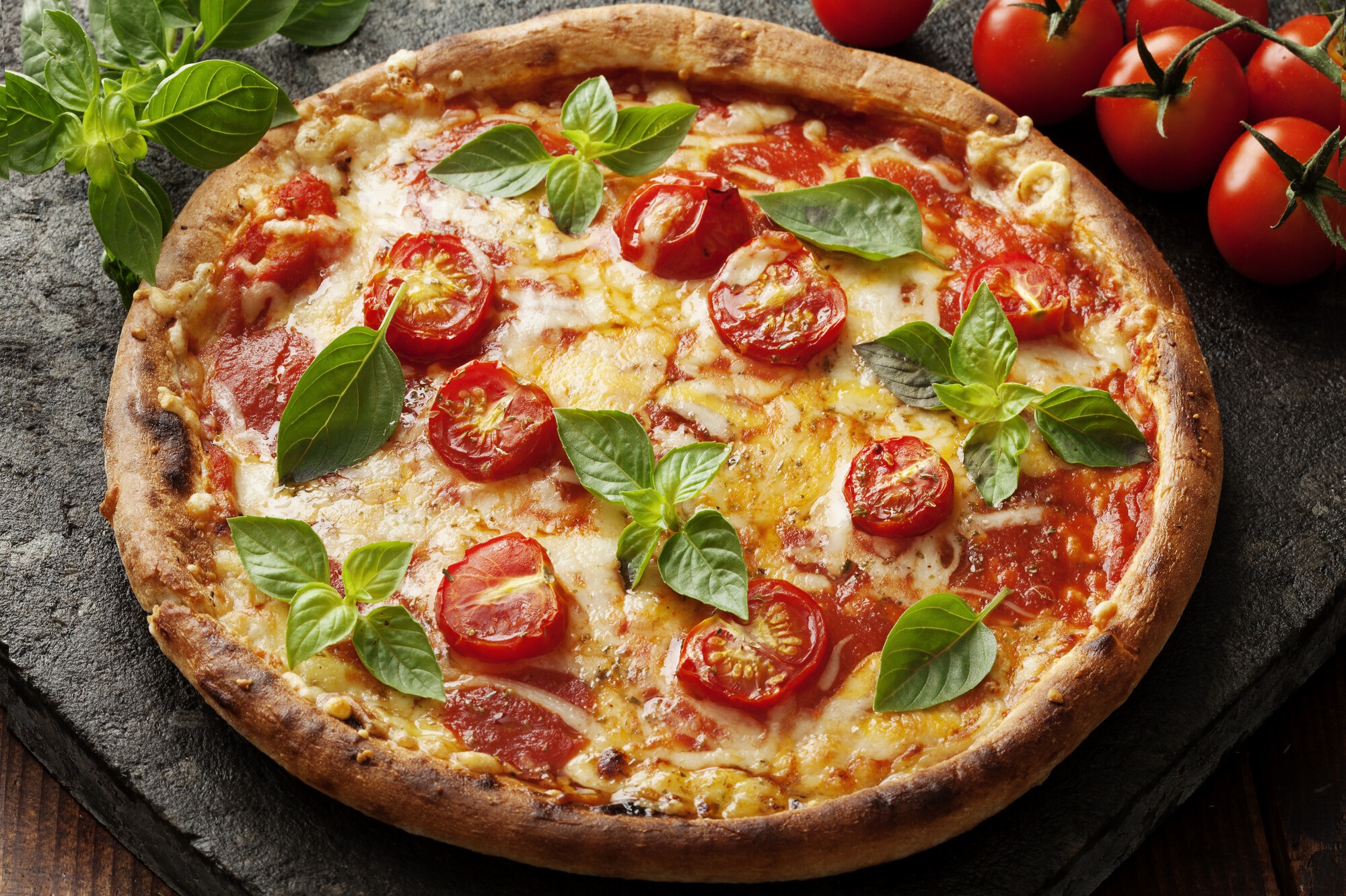 Handy-Wallpaper Pizza, Tomate, Nahrungsmittel, Stillleben kostenlos herunterladen.
