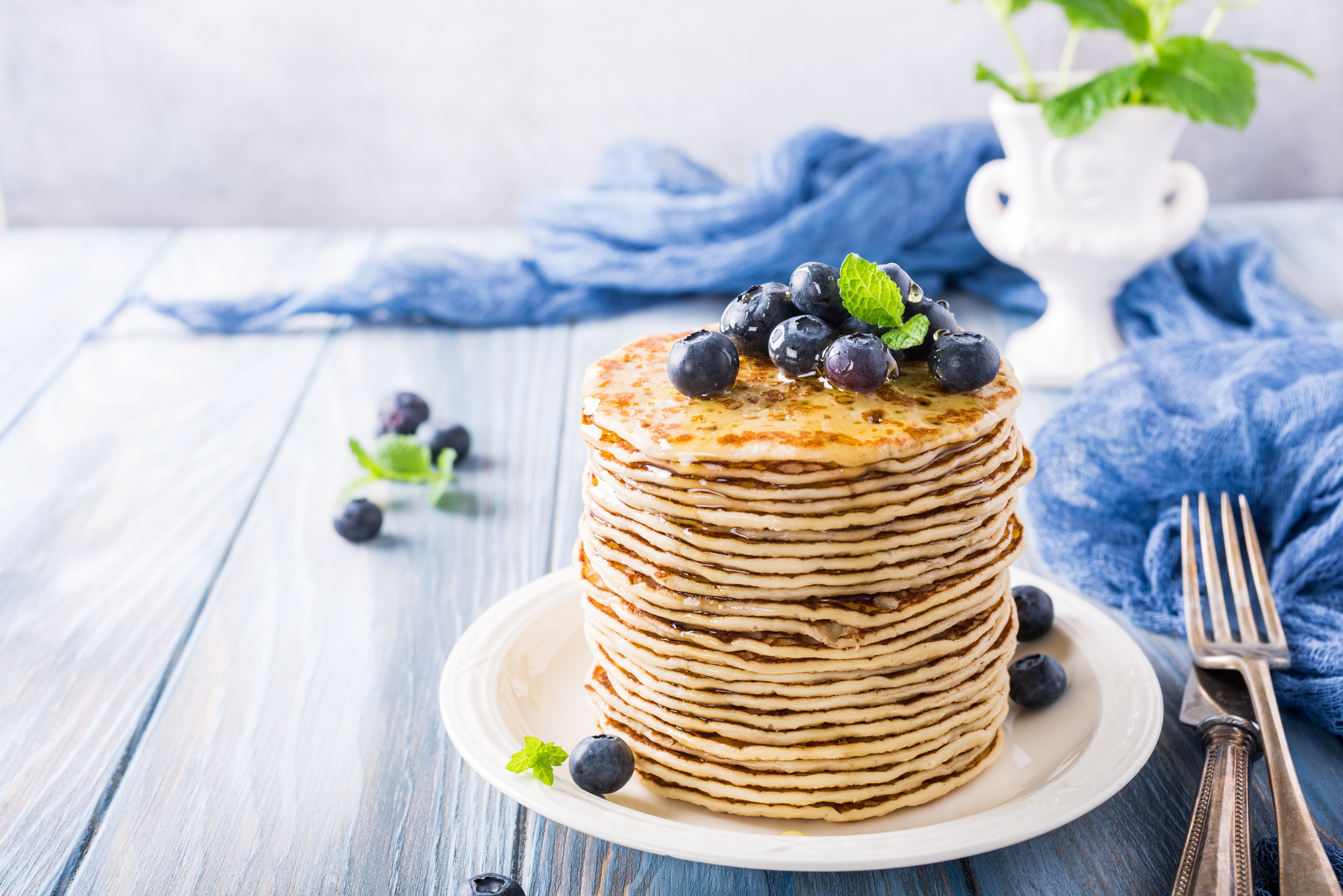 Handy-Wallpaper Pfannkuchen, Heidelbeere, Nahrungsmittel, Stillleben, Frühstuck kostenlos herunterladen.