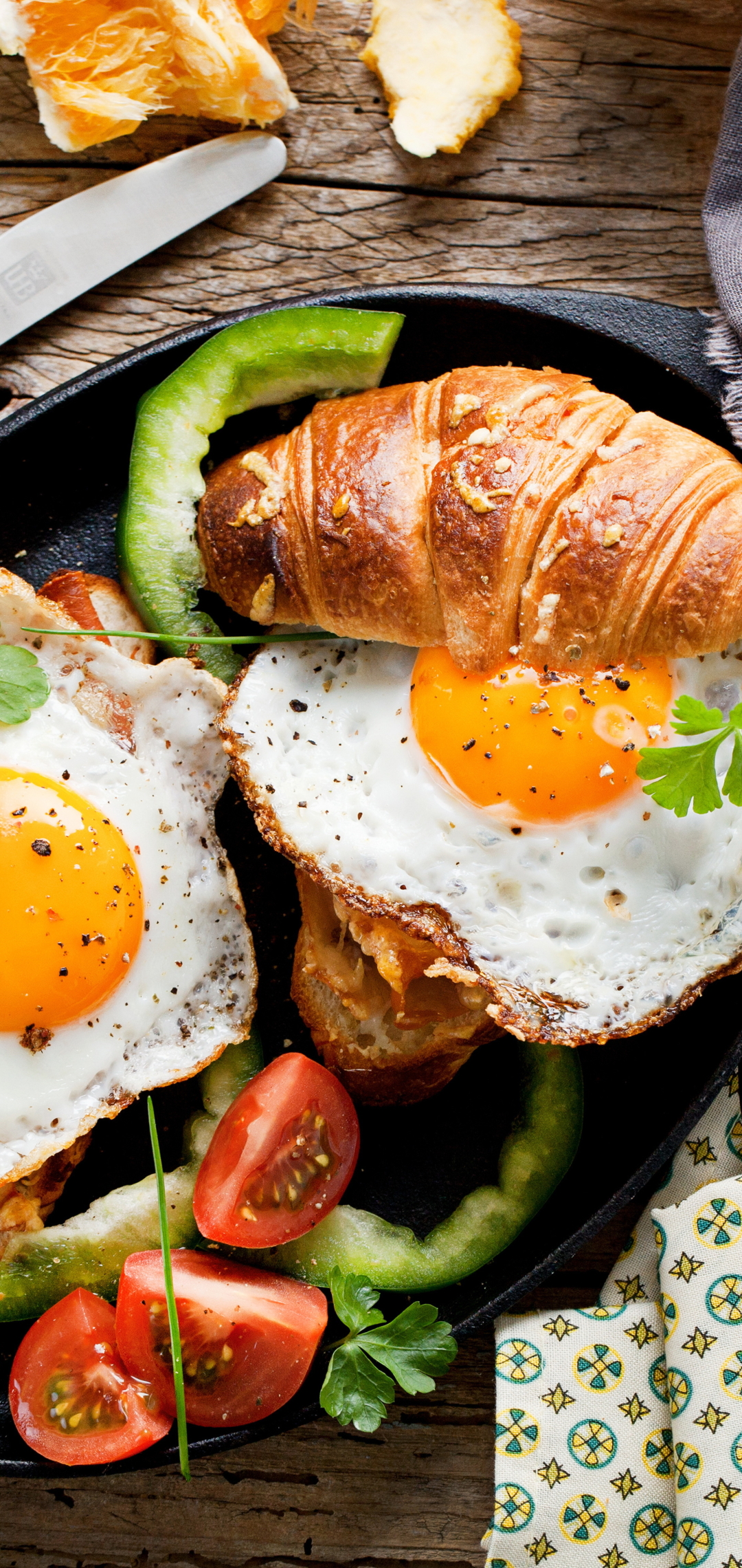 Handy-Wallpaper Ei, Croissant, Hühnerei, Nahrungsmittel, Frühstuck kostenlos herunterladen.