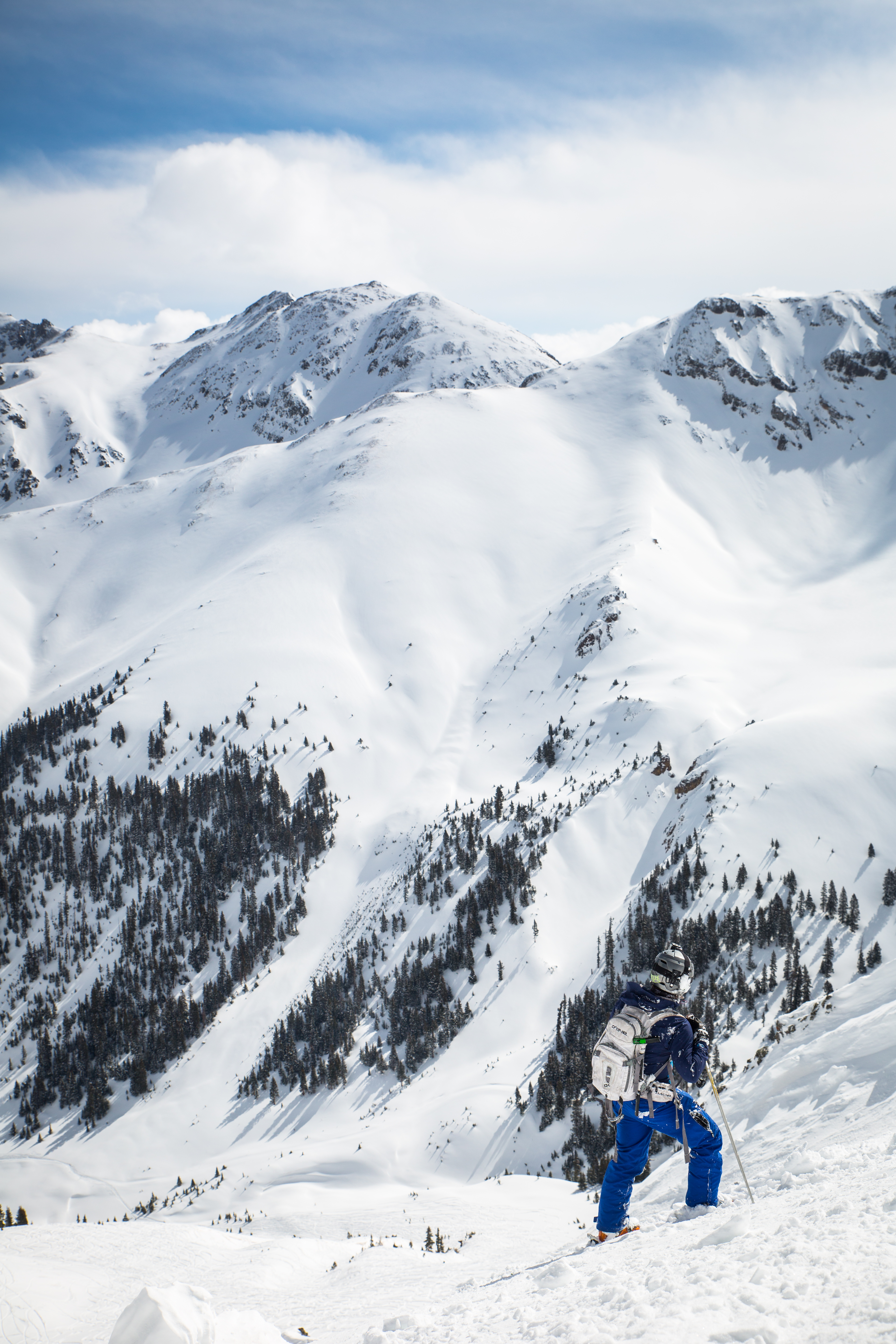 52576 descargar imagen deportes, invierno, montañas, nieve, vértice, arriba, esquiador: fondos de pantalla y protectores de pantalla gratis